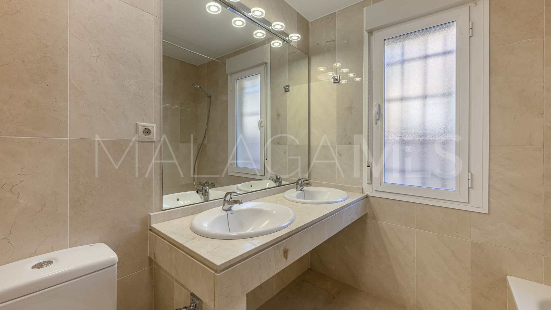 For sale town house in Riviera del Sol with 3 bedrooms