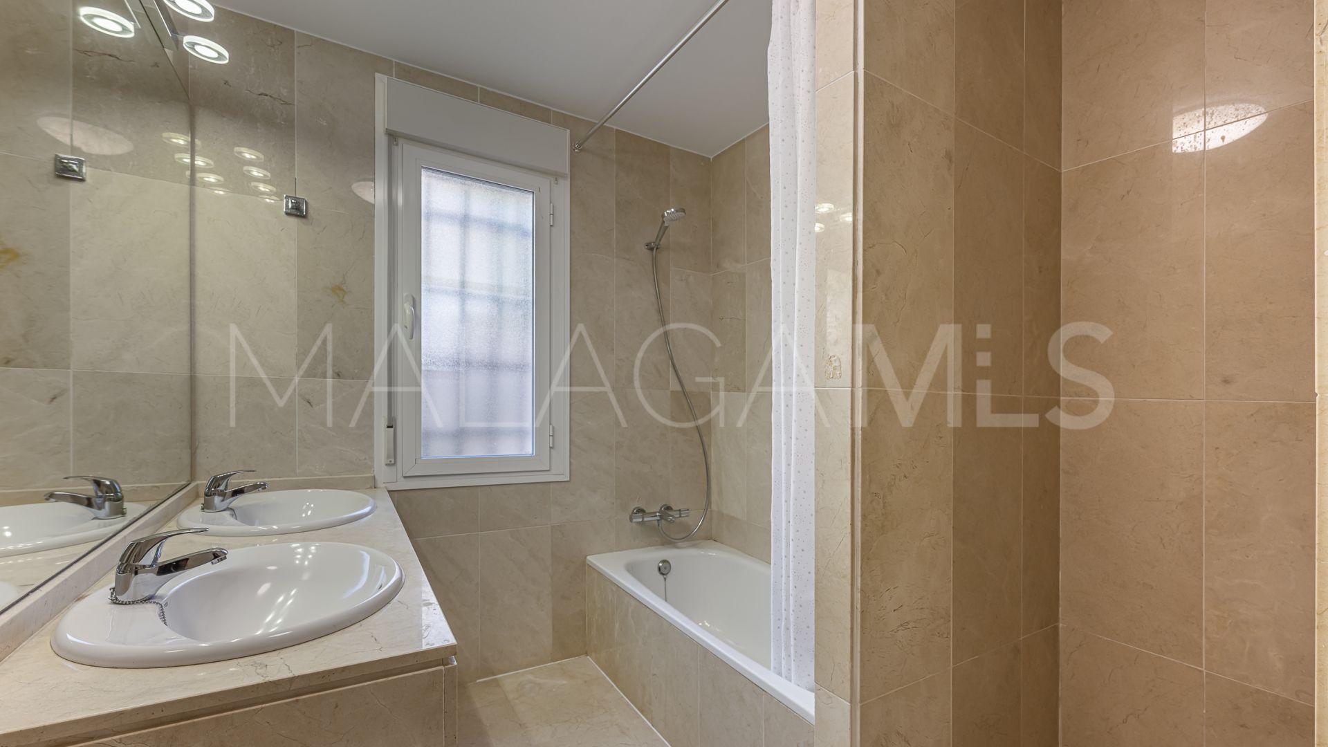 For sale town house in Riviera del Sol with 3 bedrooms