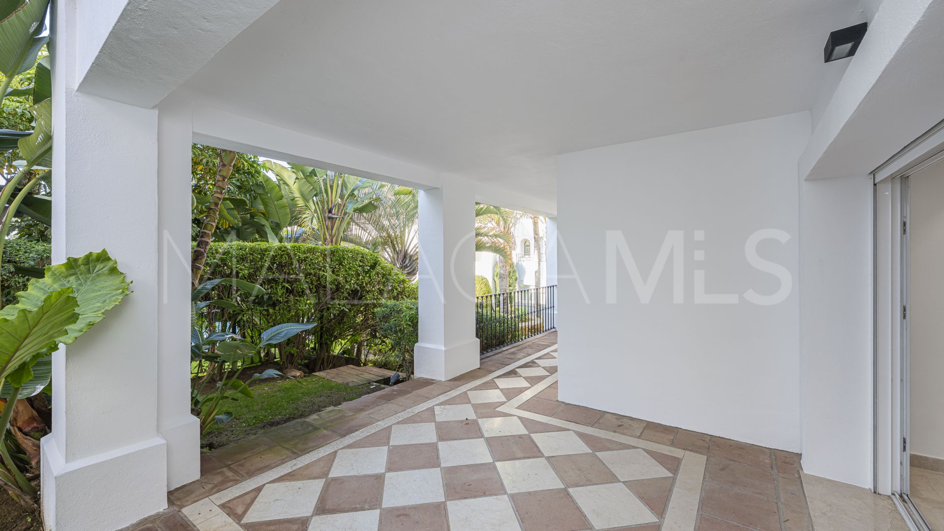 Markplanslägenhet for sale in Montebello Hills