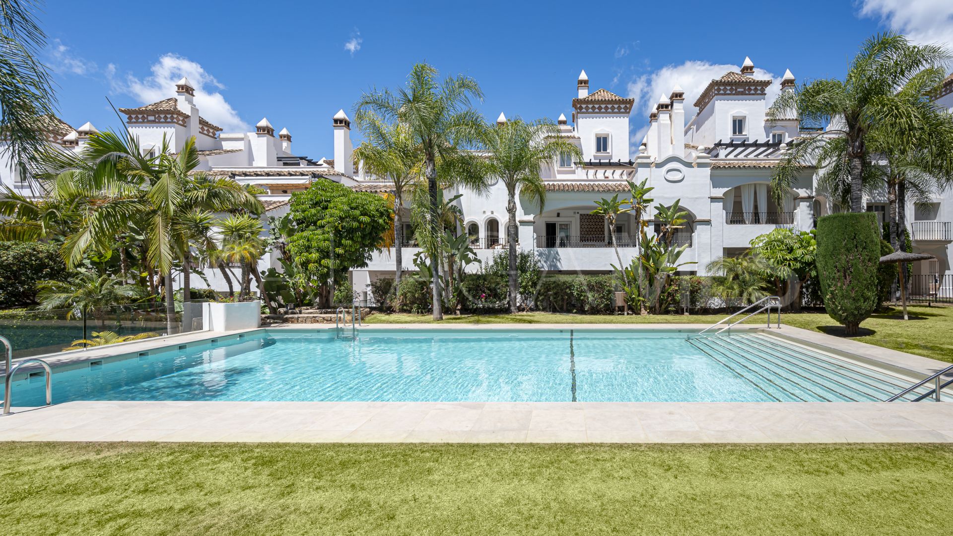 Markplanslägenhet for sale in Montebello Hills