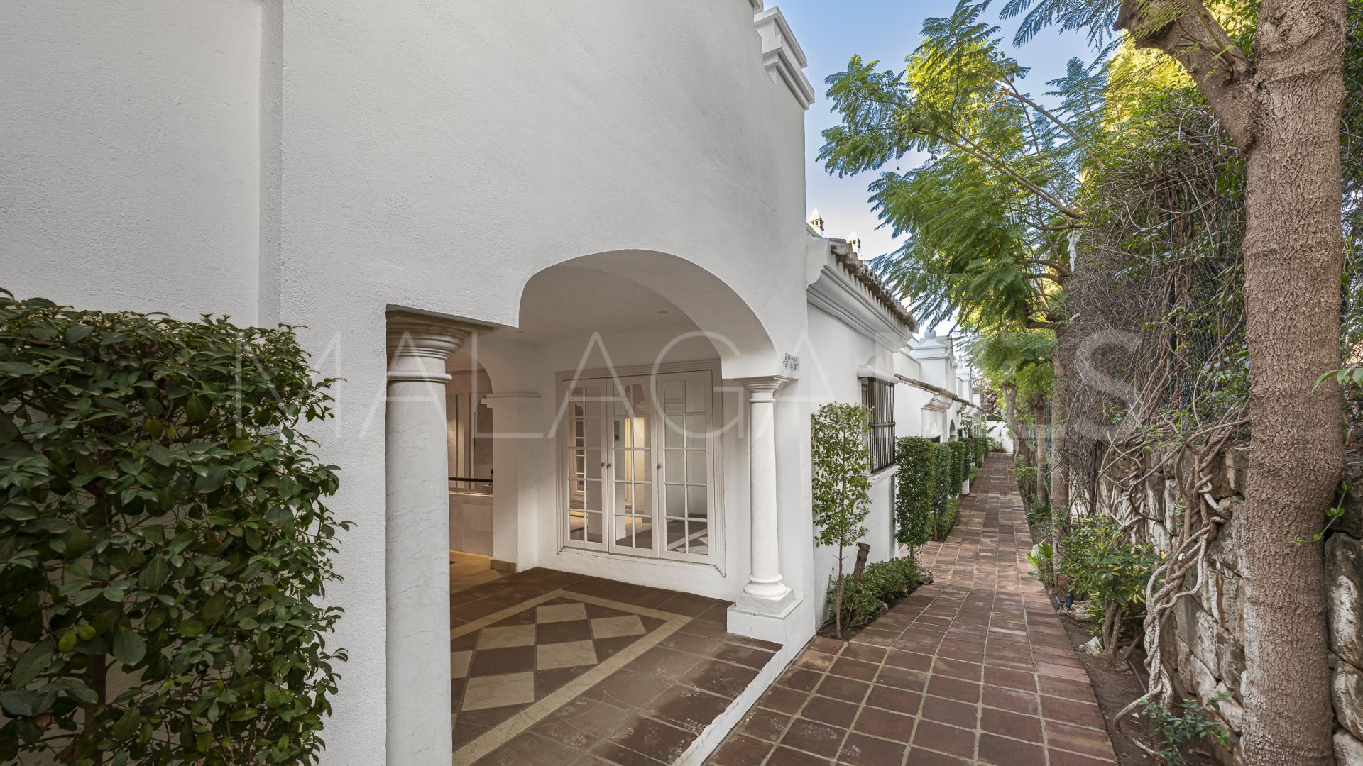 Markplanslägenhet for sale in Montebello Hills