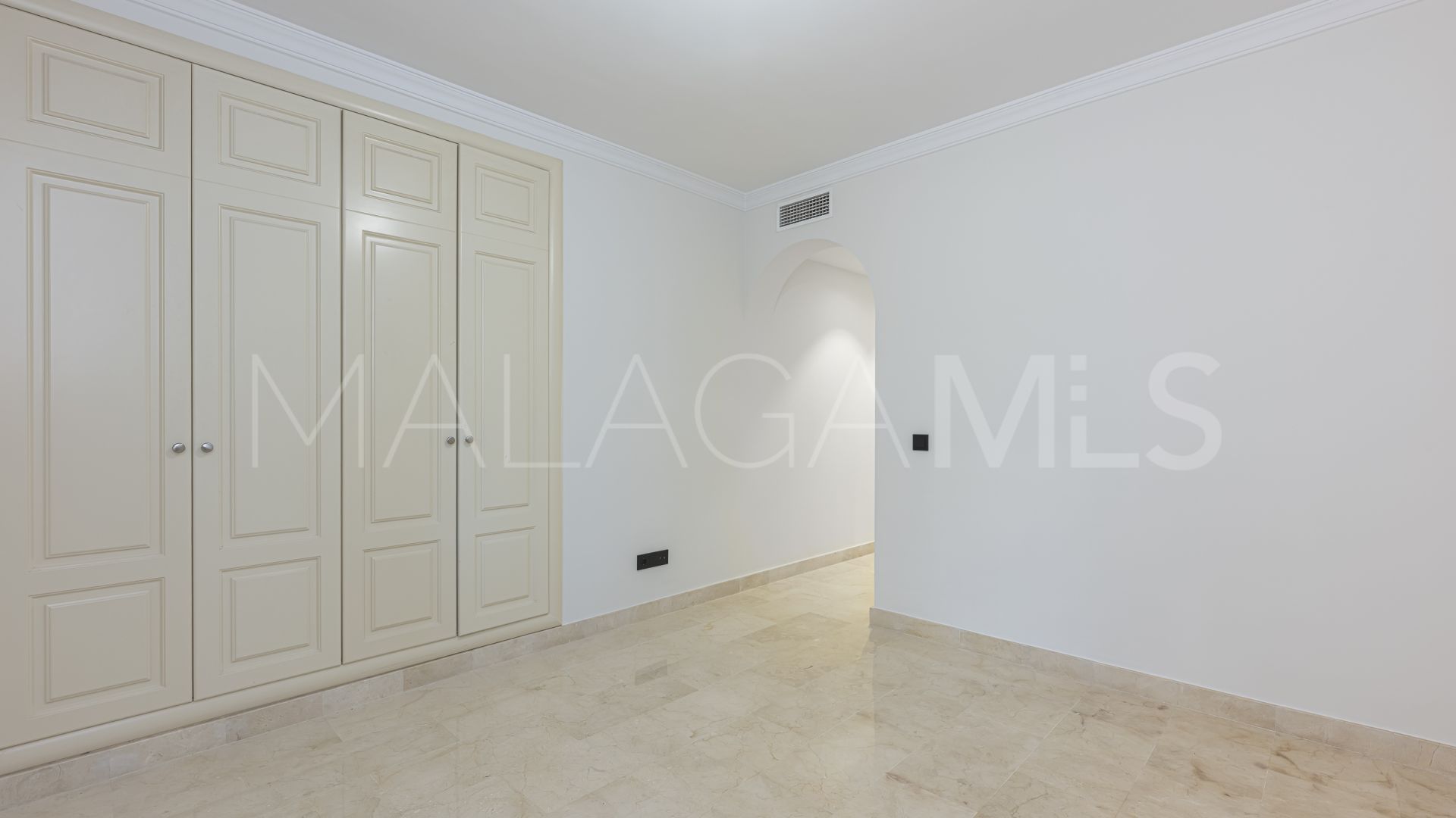 Markplanslägenhet for sale in Montebello Hills