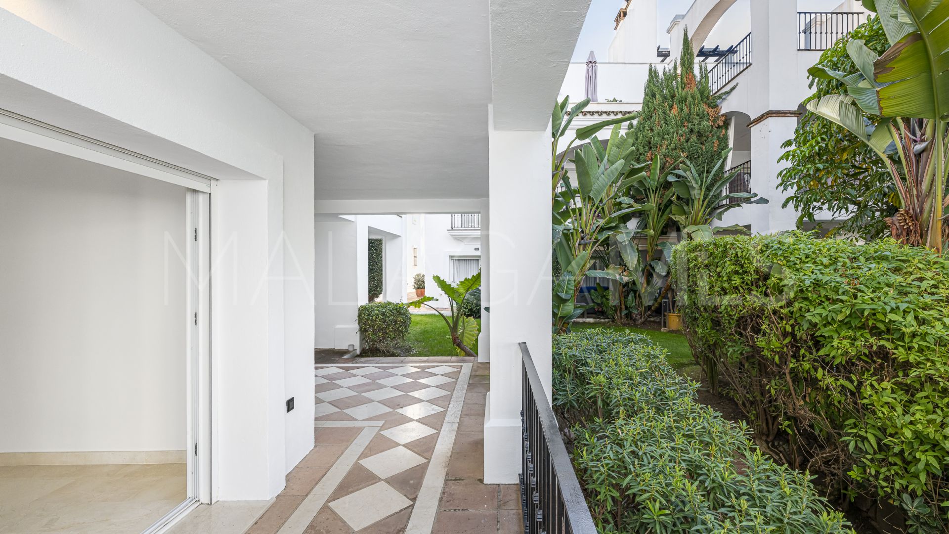 Markplanslägenhet for sale in Montebello Hills