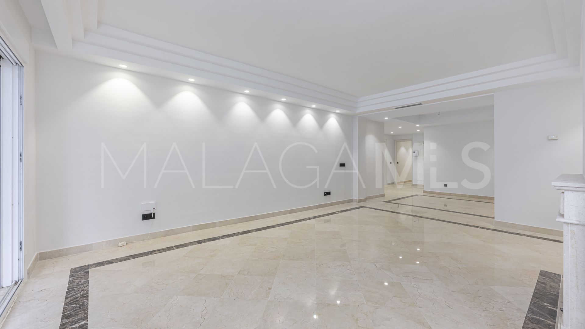 Markplanslägenhet for sale in Montebello Hills