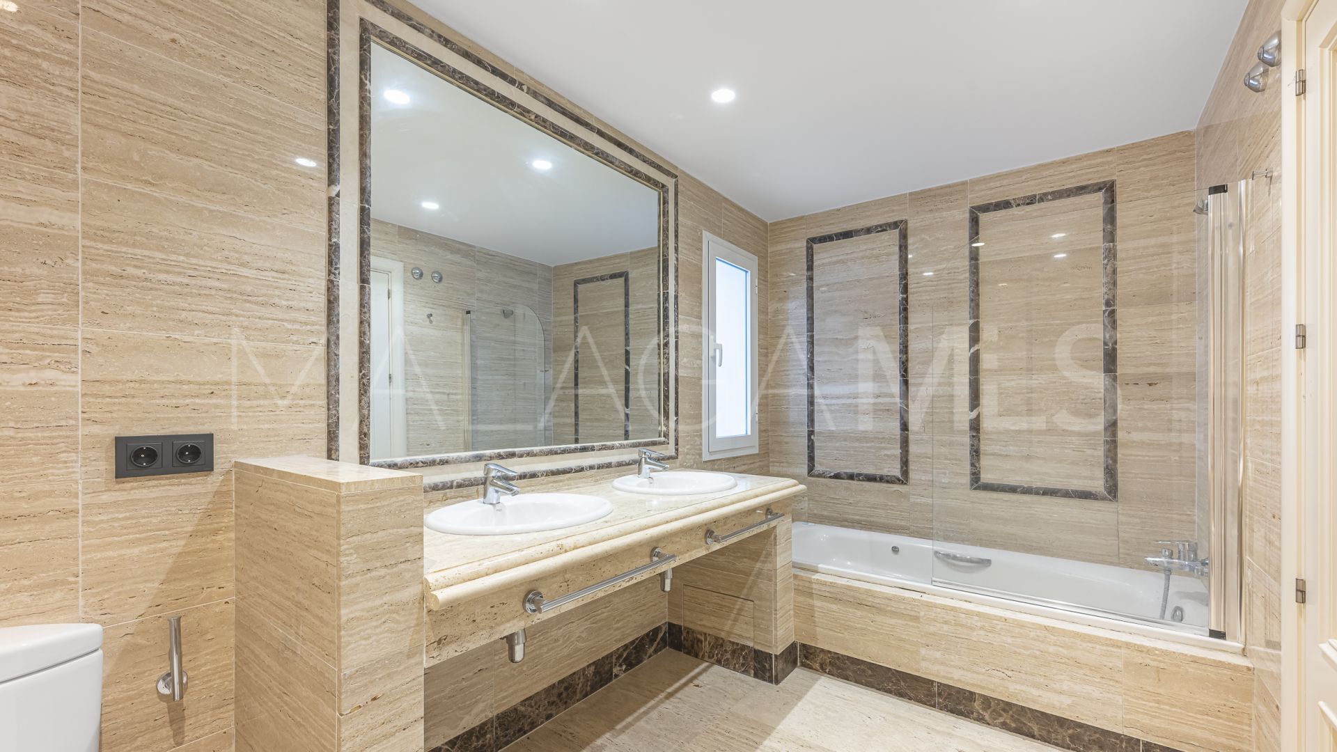 Markplanslägenhet for sale in Montebello Hills