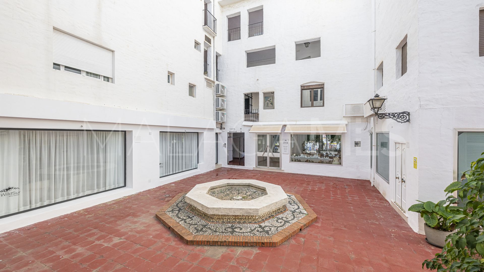 Wohnung for sale in Marbella - Puerto Banus