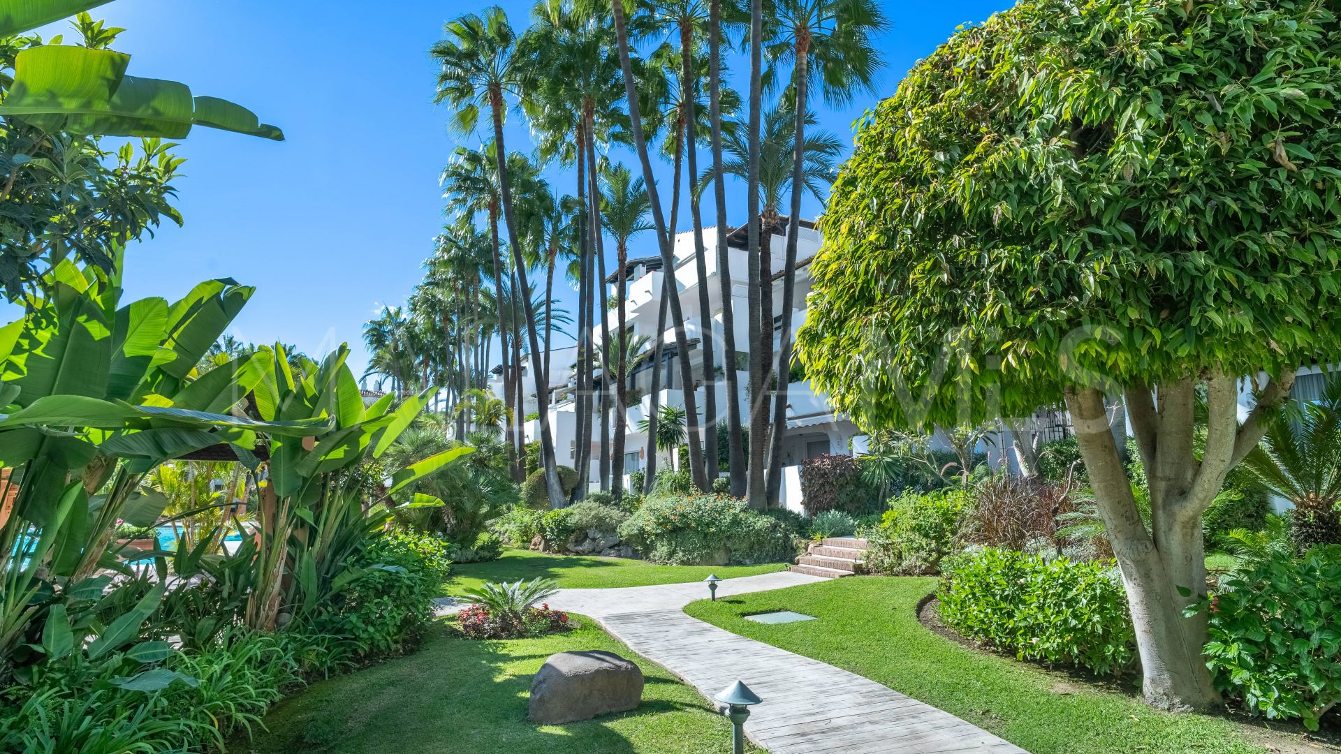 Appartement rez de chaussée for sale in Marina Puente Romano