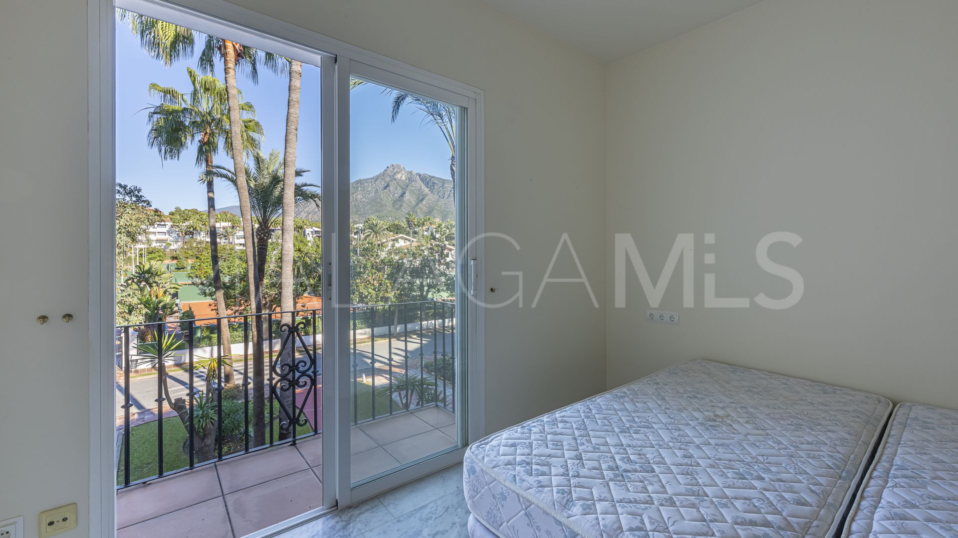 Tvåvånings takvåning for sale in Marina Puente Romano