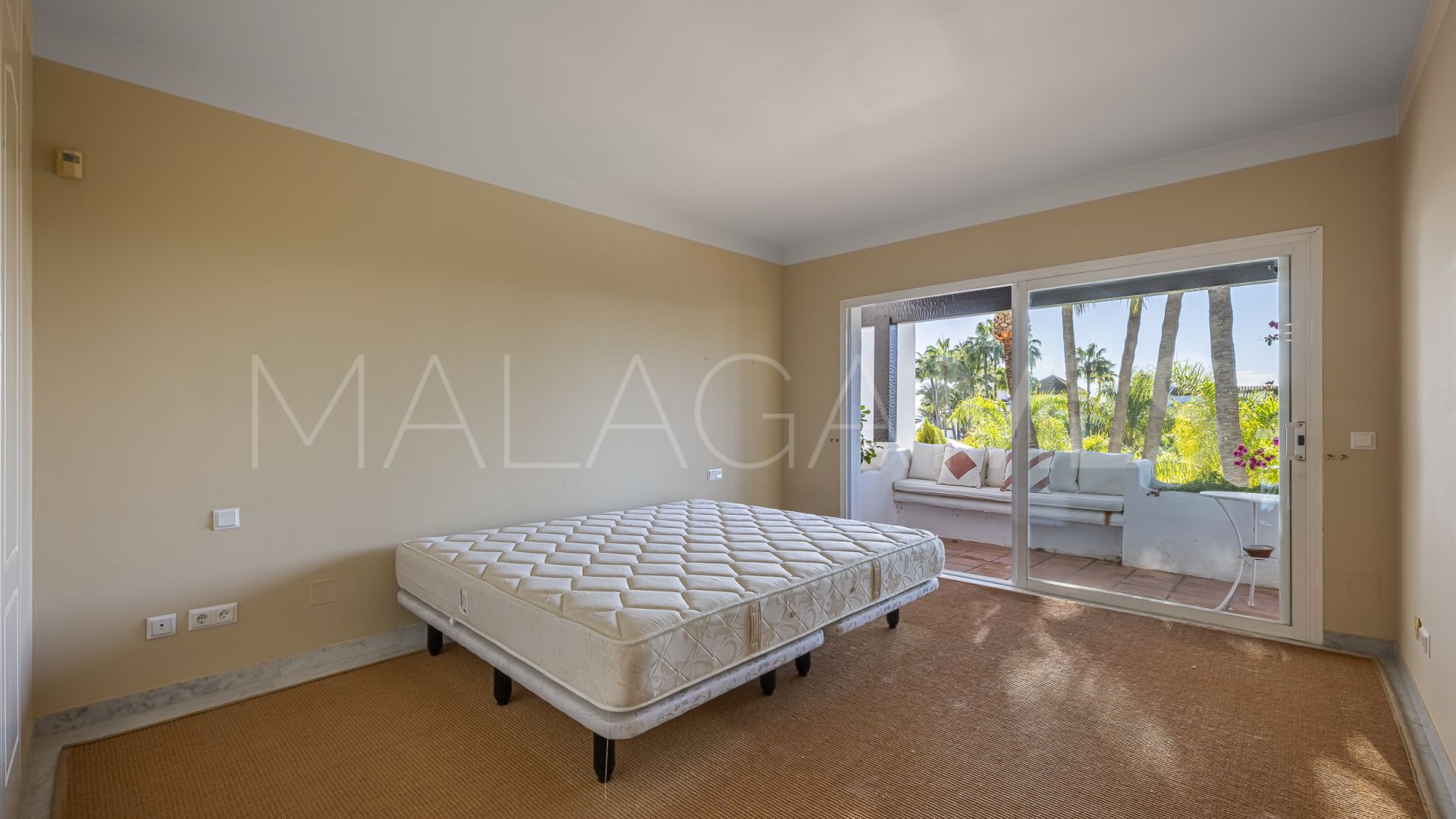 Tvåvånings takvåning for sale in Marina Puente Romano