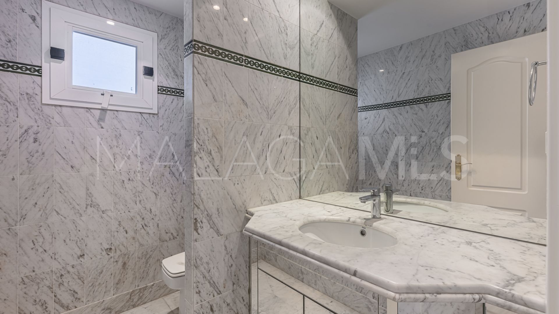 Tvåvånings takvåning for sale in Marina Puente Romano