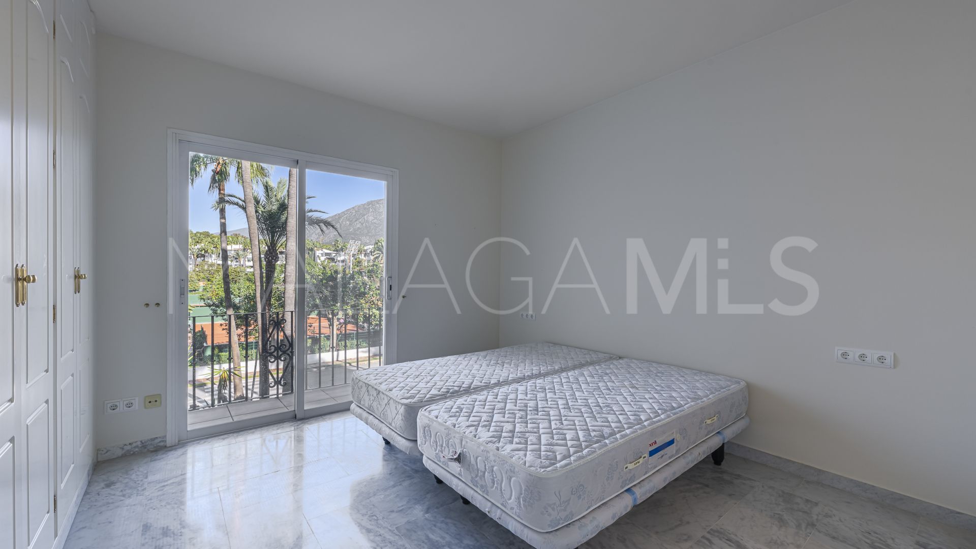 Tvåvånings takvåning for sale in Marina Puente Romano