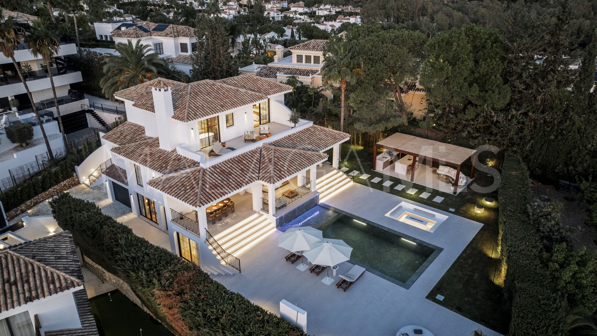 Nueva Andalucia 5 bedrooms villa for sale