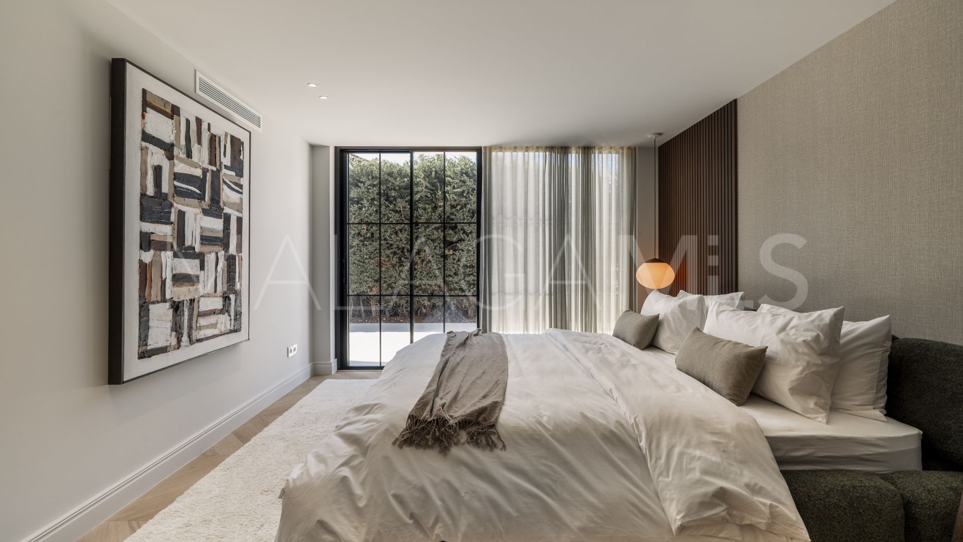 Nueva Andalucia 5 bedrooms villa for sale