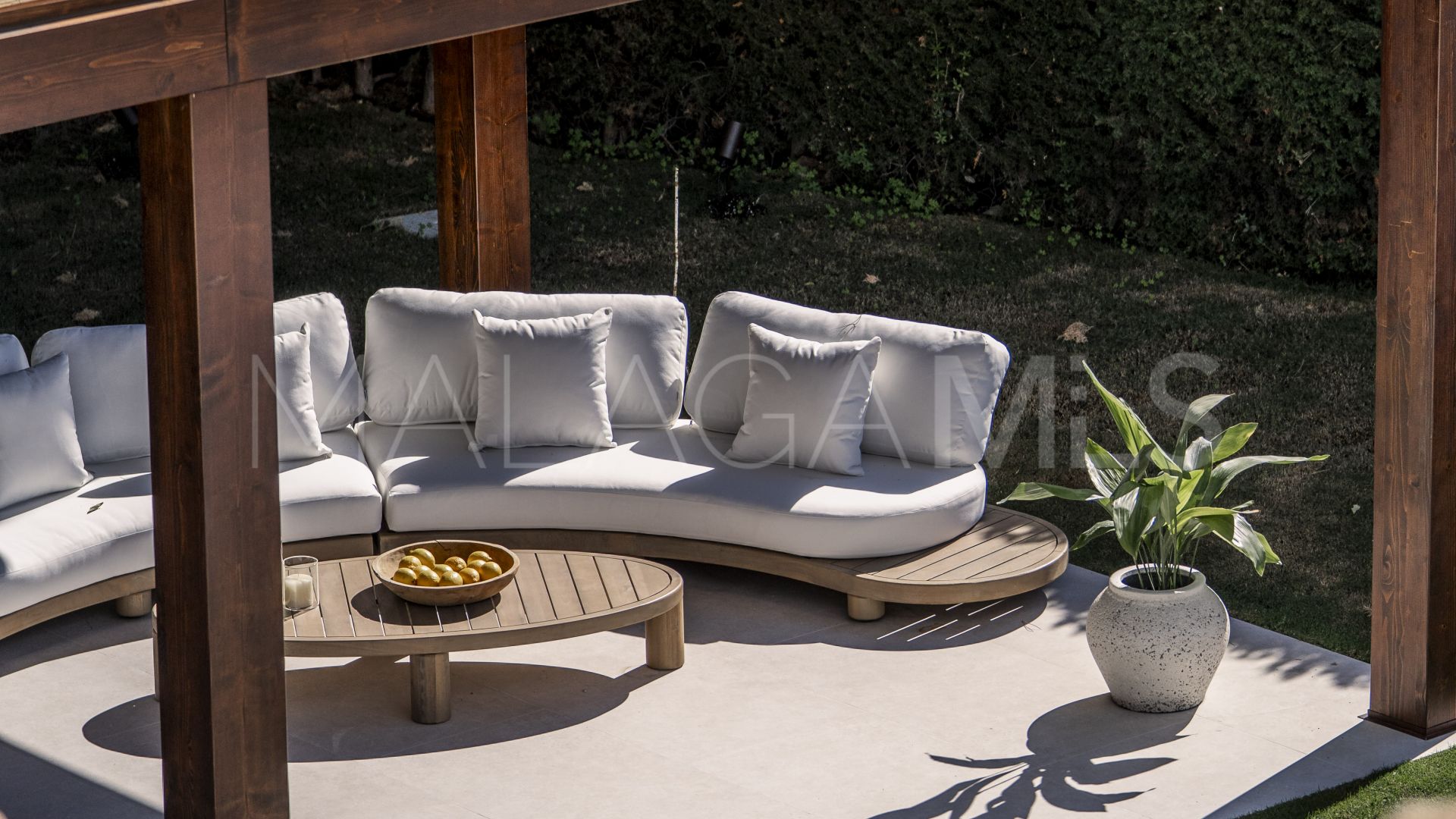 Nueva Andalucia 5 bedrooms villa for sale