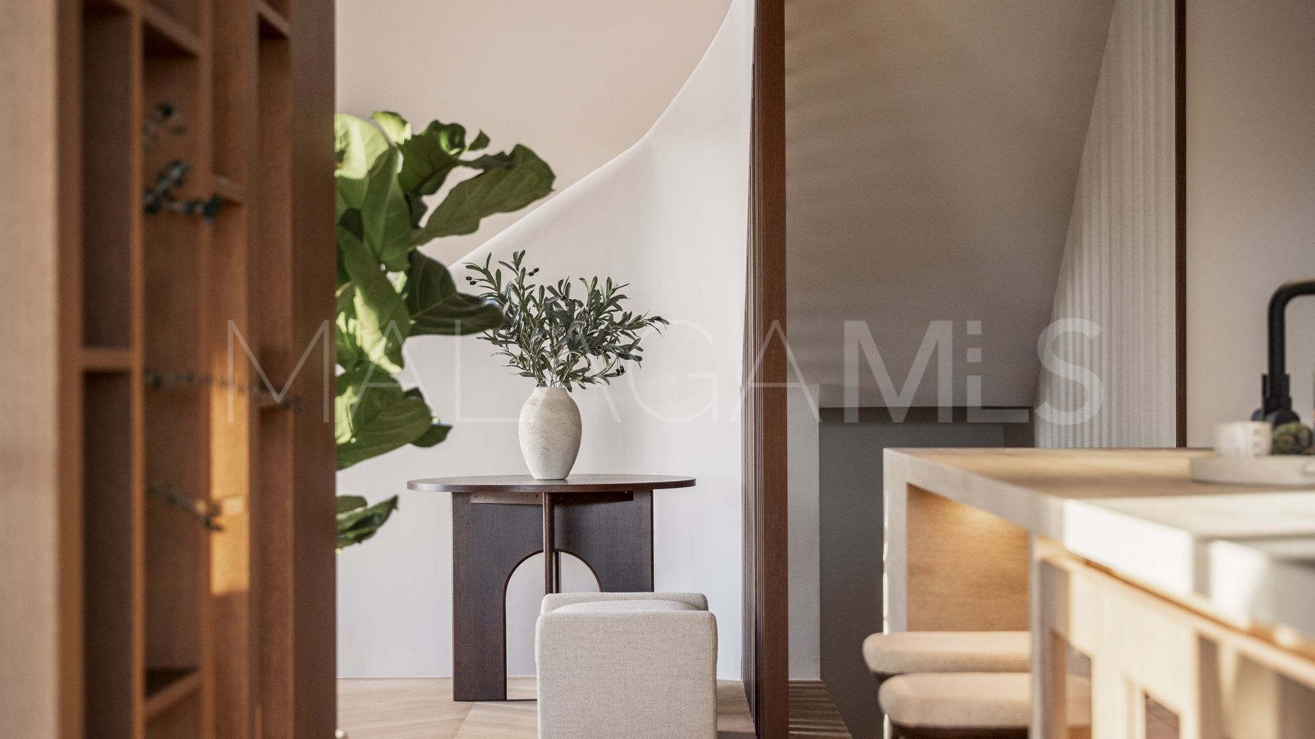 Nueva Andalucia 5 bedrooms villa for sale