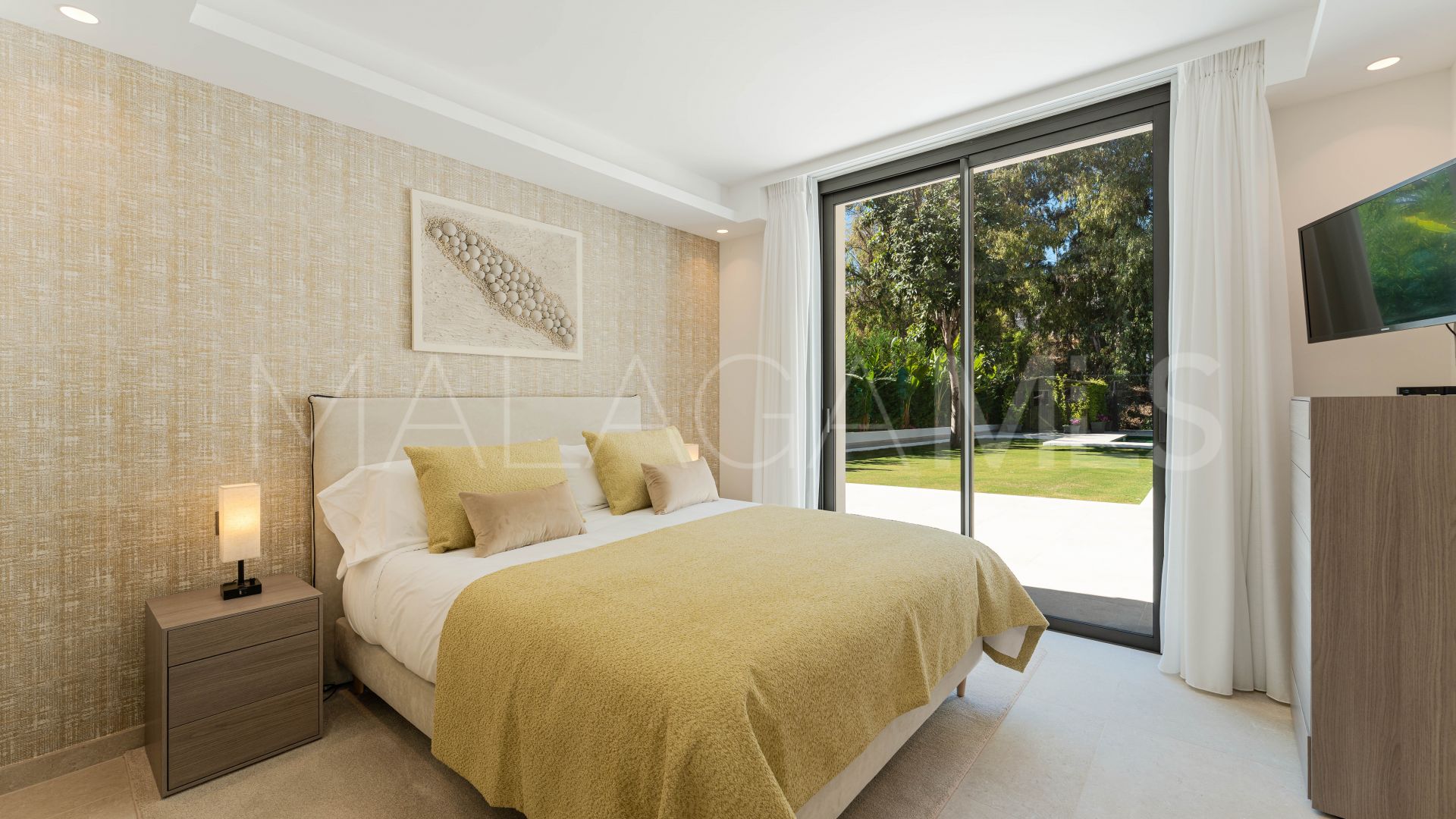 Villa for sale in La Cerquilla with 5 bedrooms