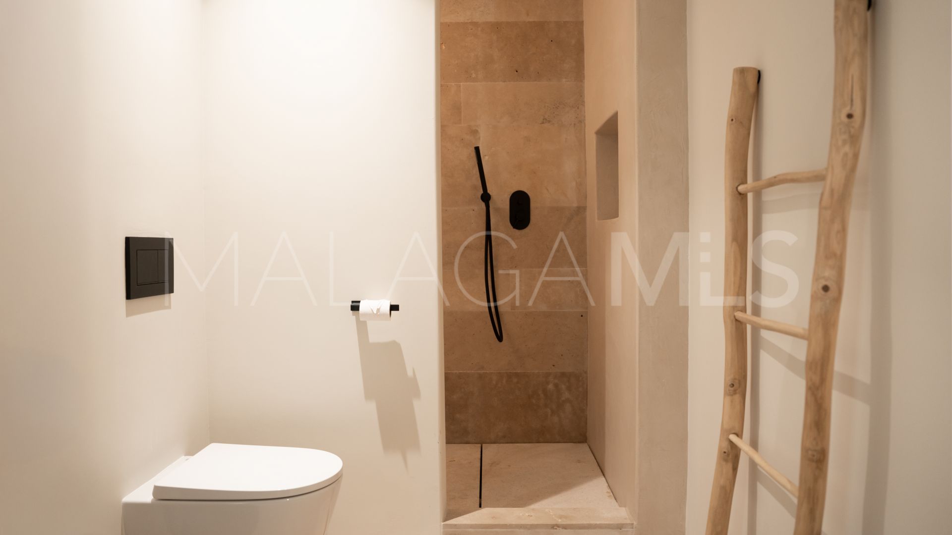 Villa for sale in Selwo