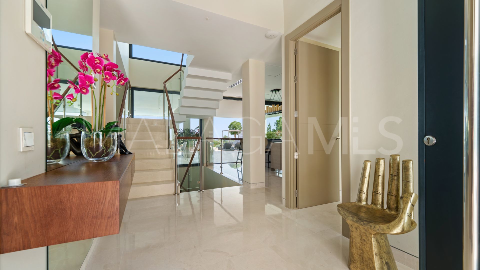 Villa for sale in Nueva Andalucia