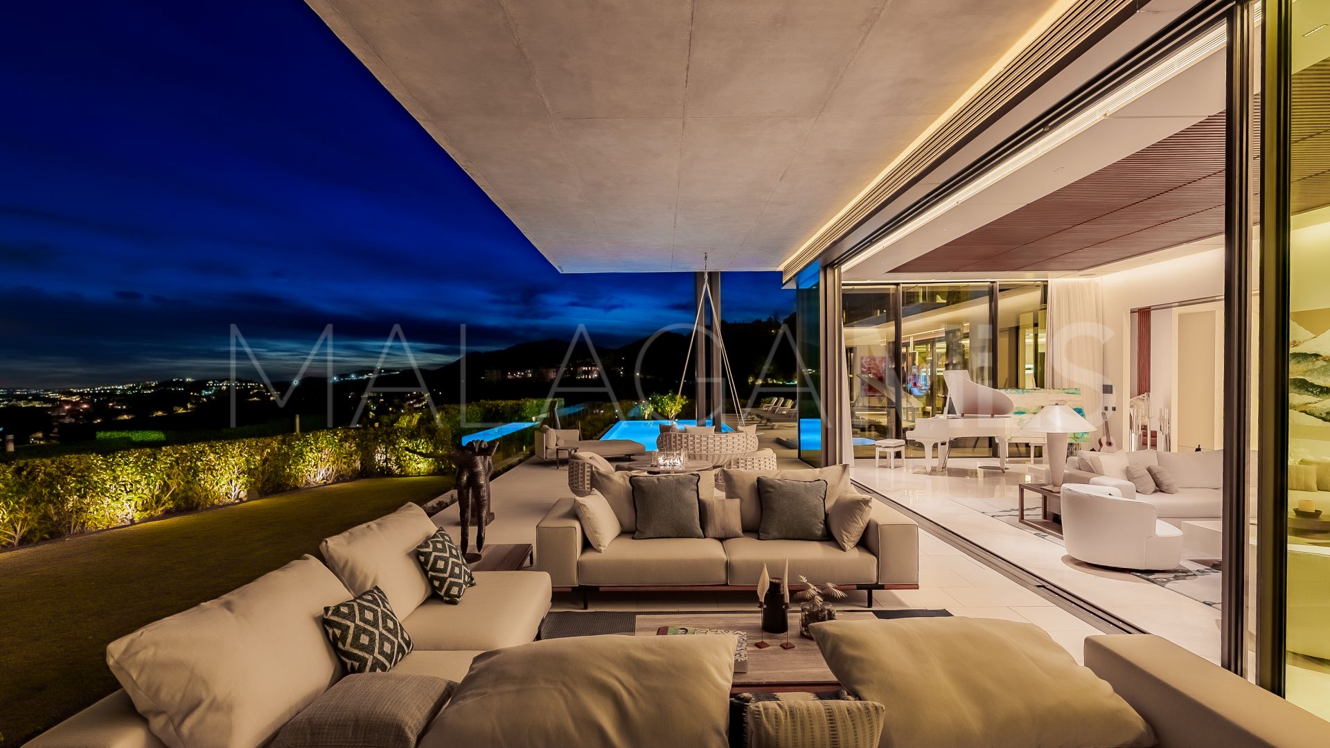 Villa for sale in La Quinta Hills with 8 bedrooms