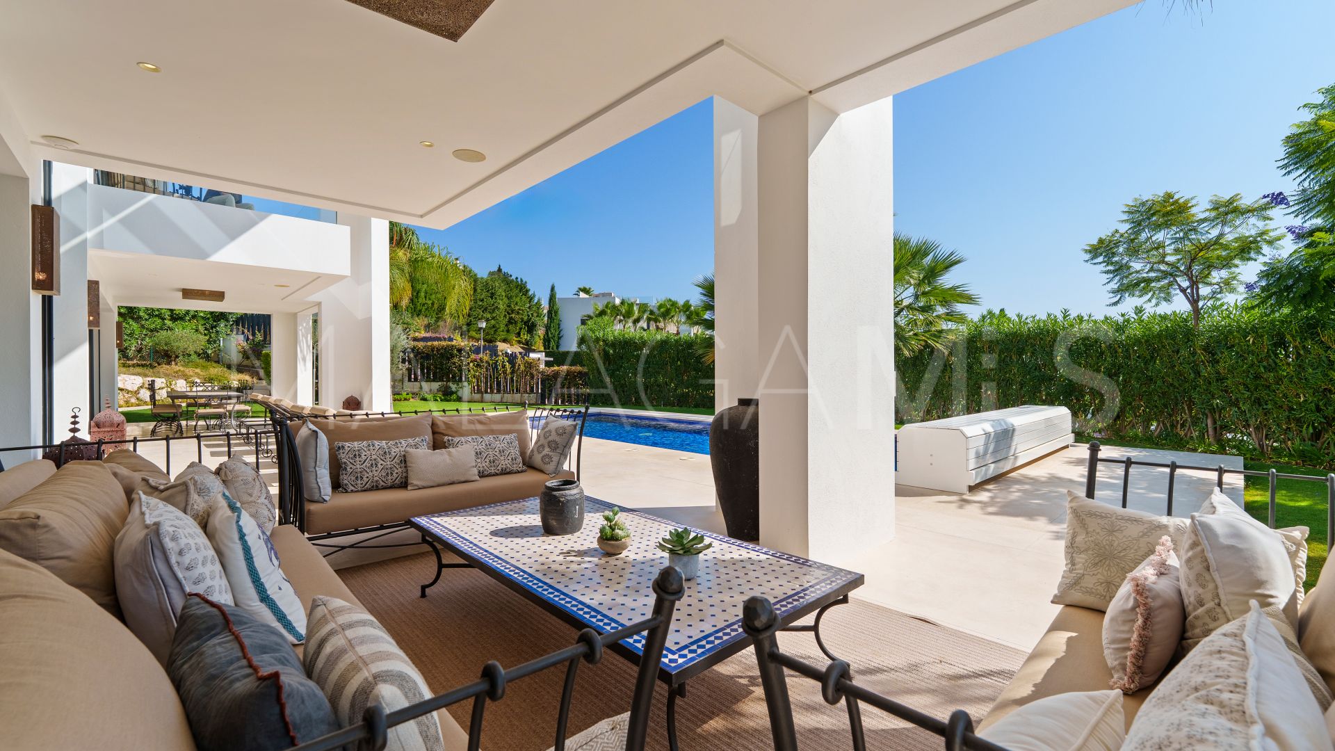 Villa for sale in Nueva Andalucia