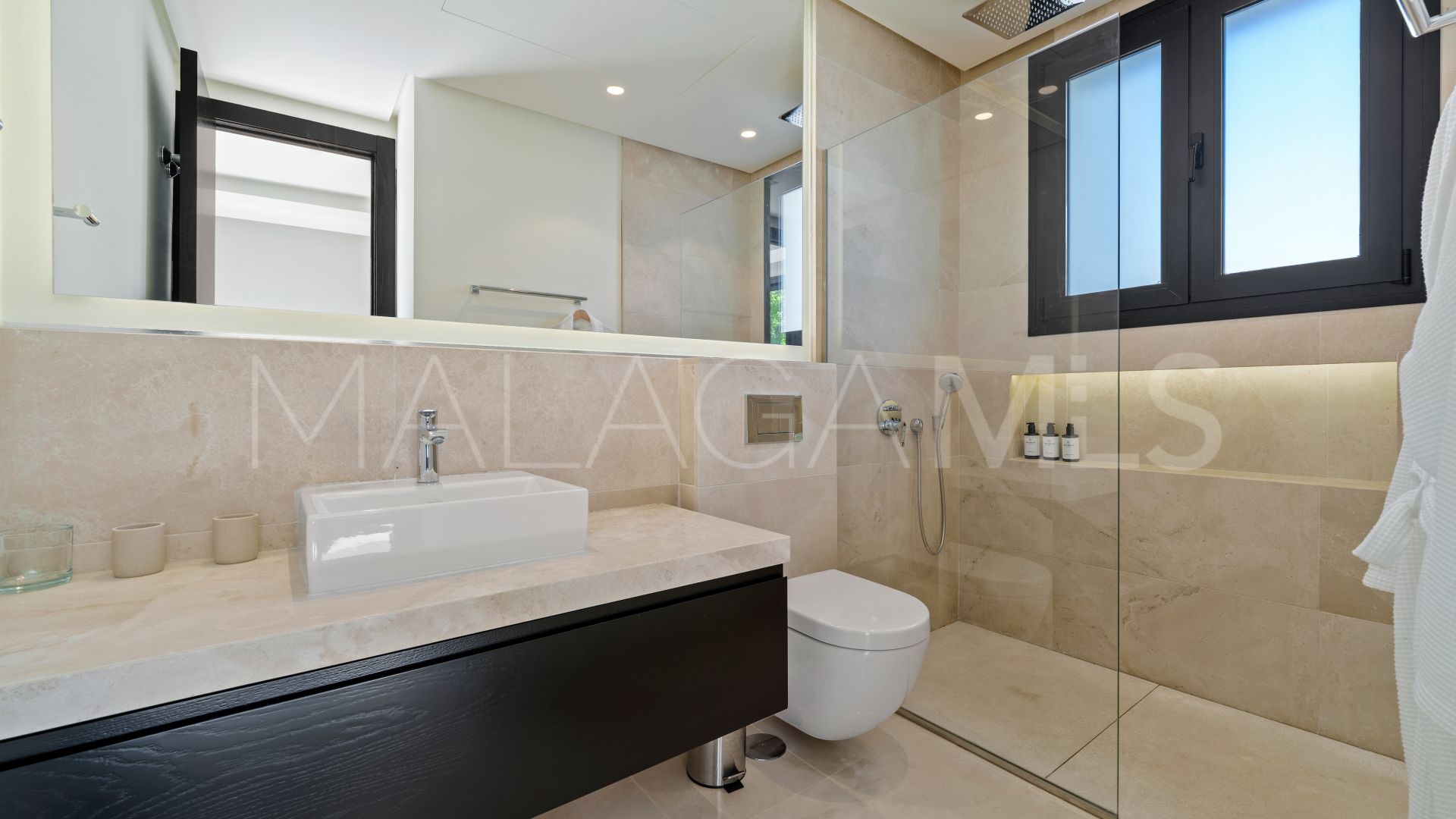 Villa for sale in Nueva Andalucia