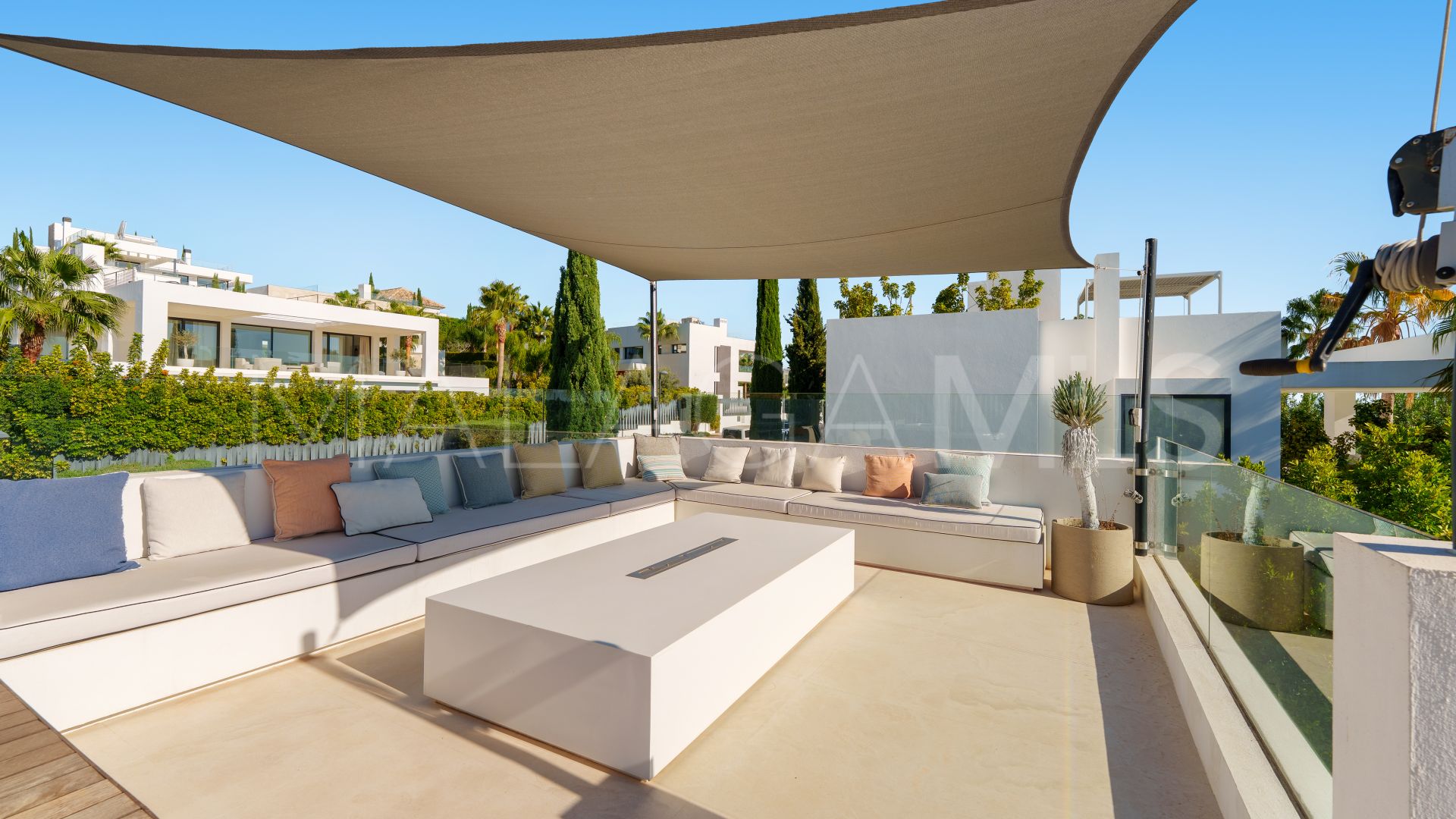 Villa for sale in Nueva Andalucia