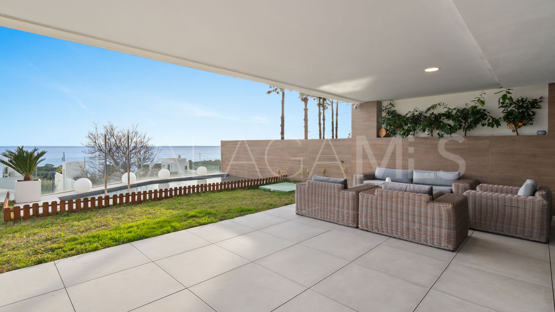 Ground floor duplex for sale in Cabopino