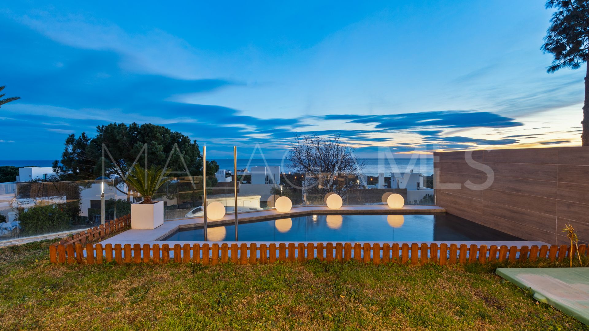 Ground floor duplex for sale in Cabopino