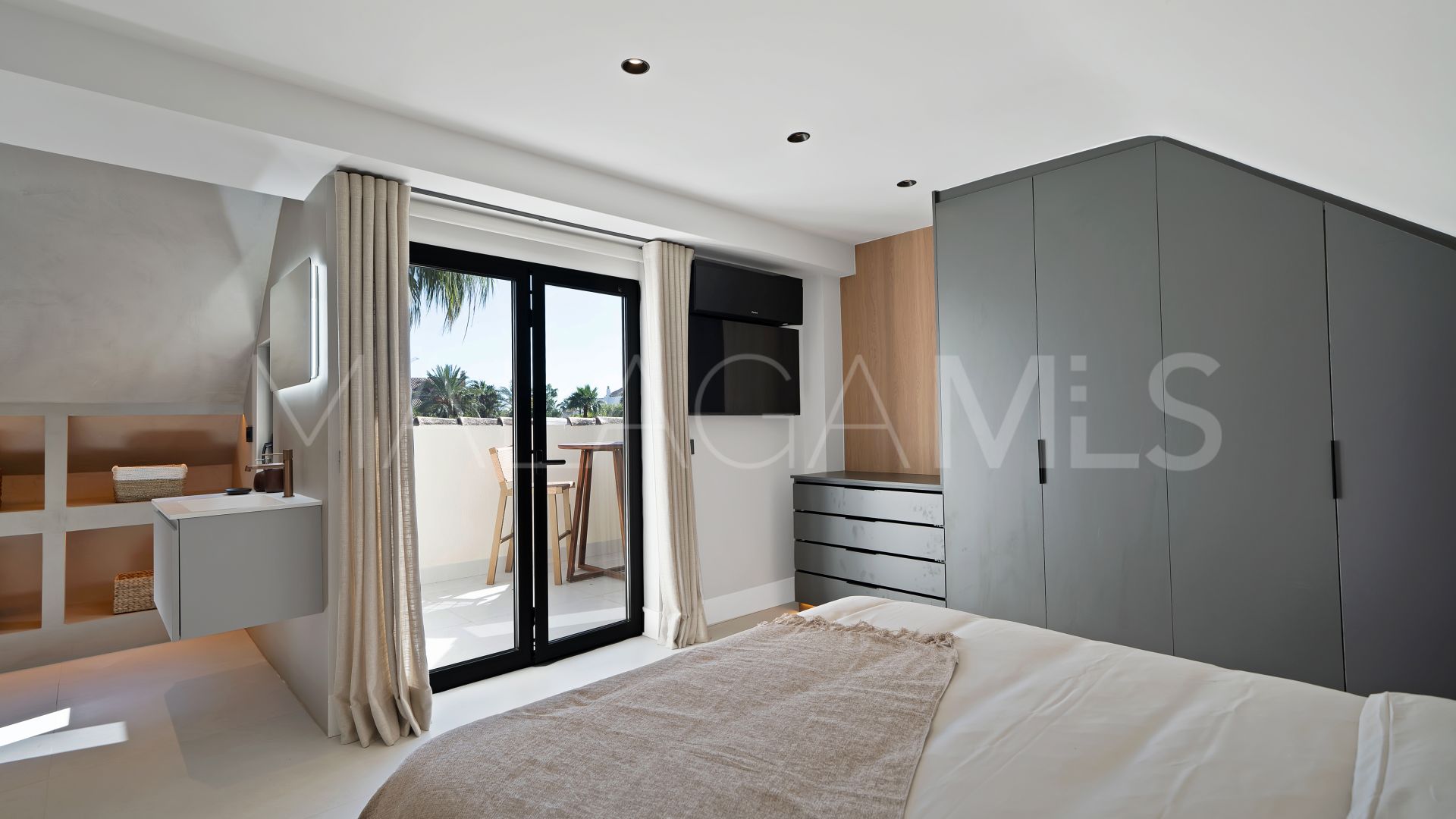 4 bedrooms town house in Azalea Beach for sale