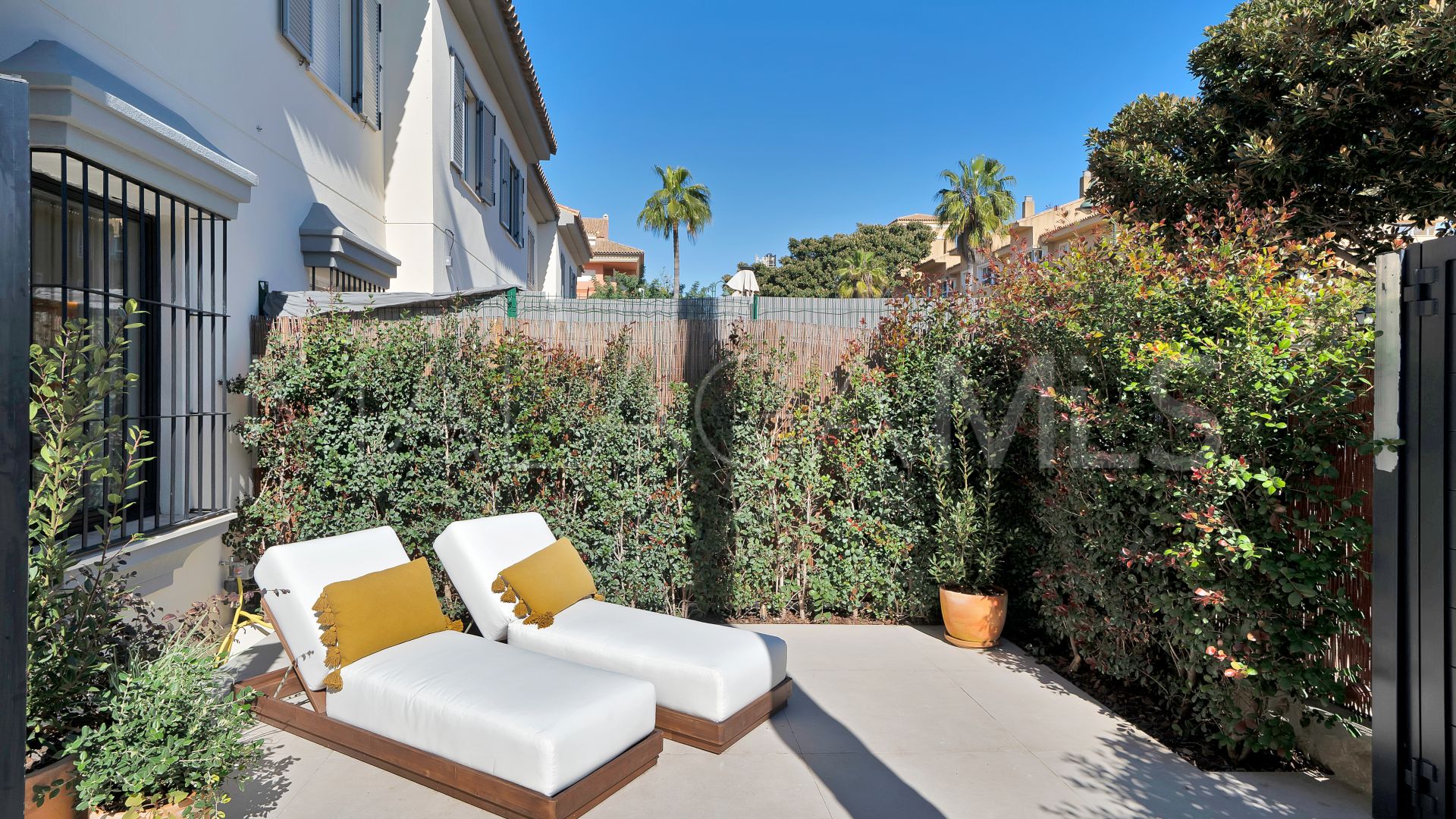 4 bedrooms town house in Azalea Beach for sale