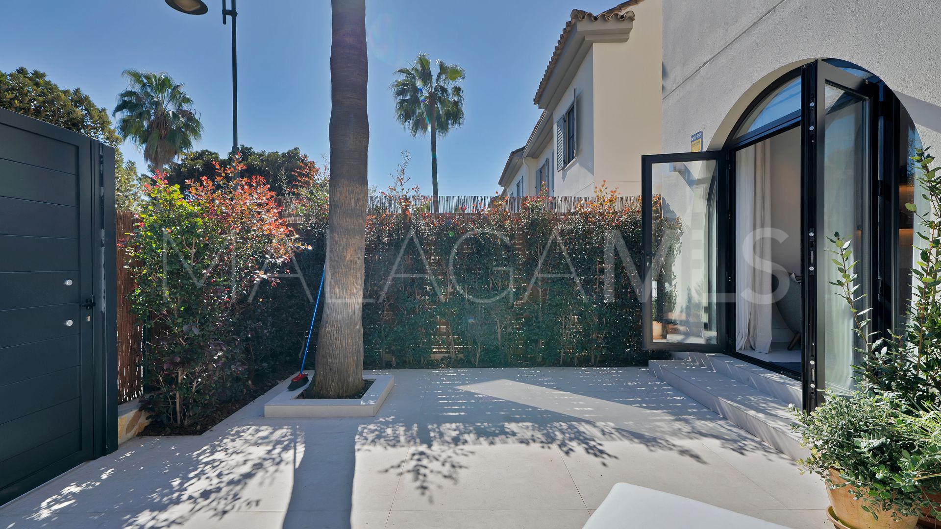 4 bedrooms town house in Azalea Beach for sale