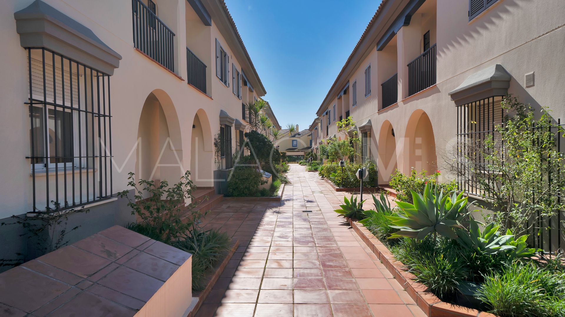 4 bedrooms town house in Azalea Beach for sale