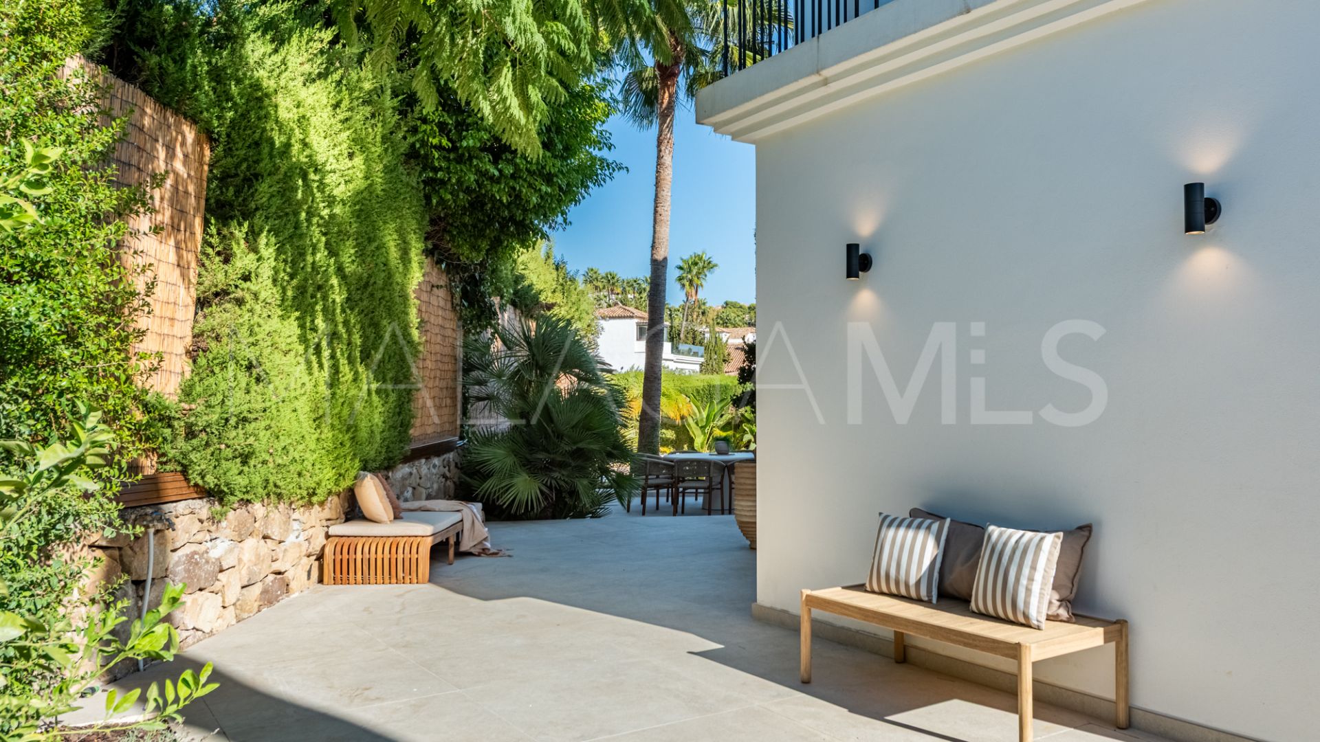 Villa for sale in Nueva Andalucia de 4 bedrooms