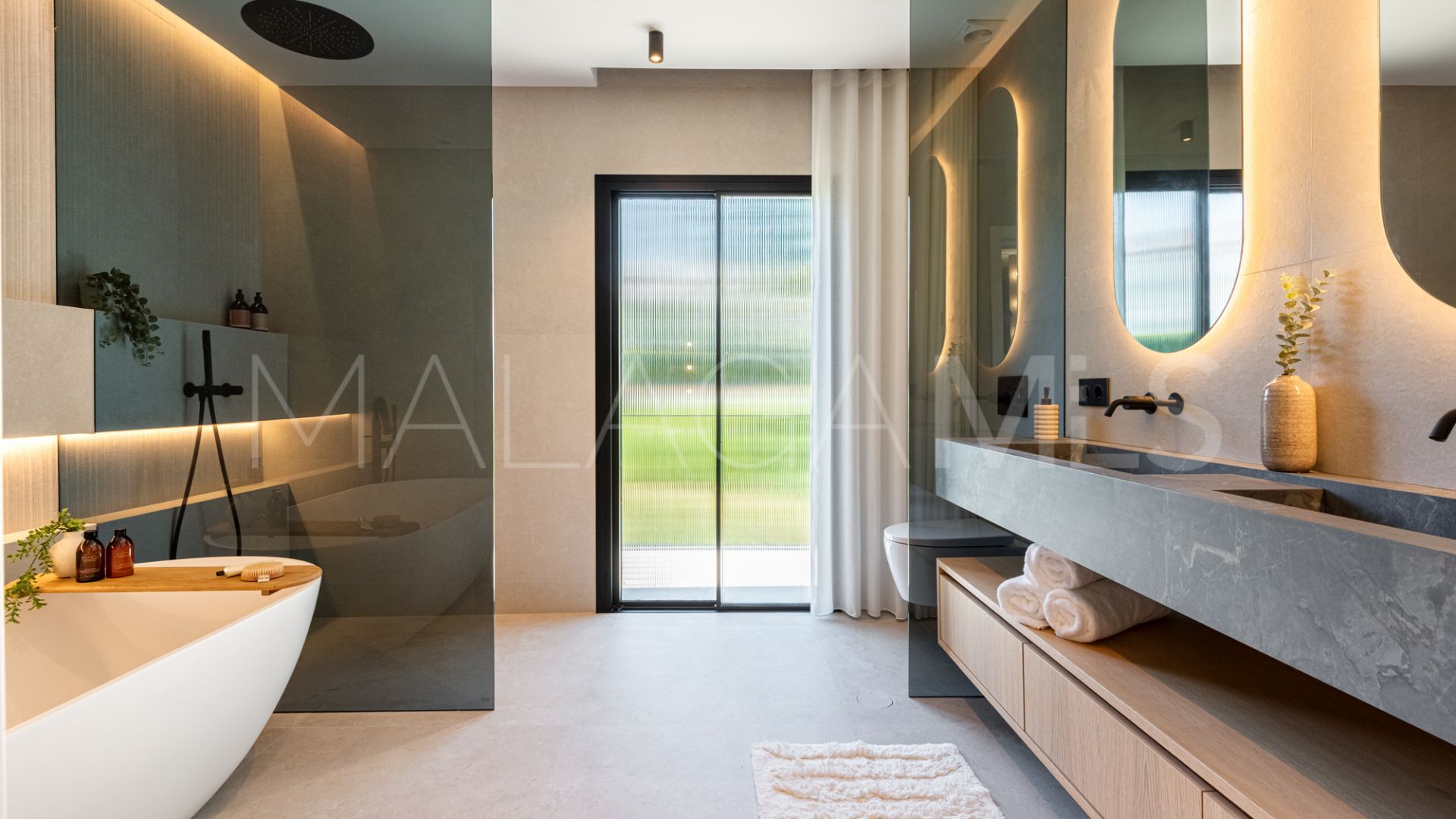 Villa for sale in Nueva Andalucia de 4 bedrooms