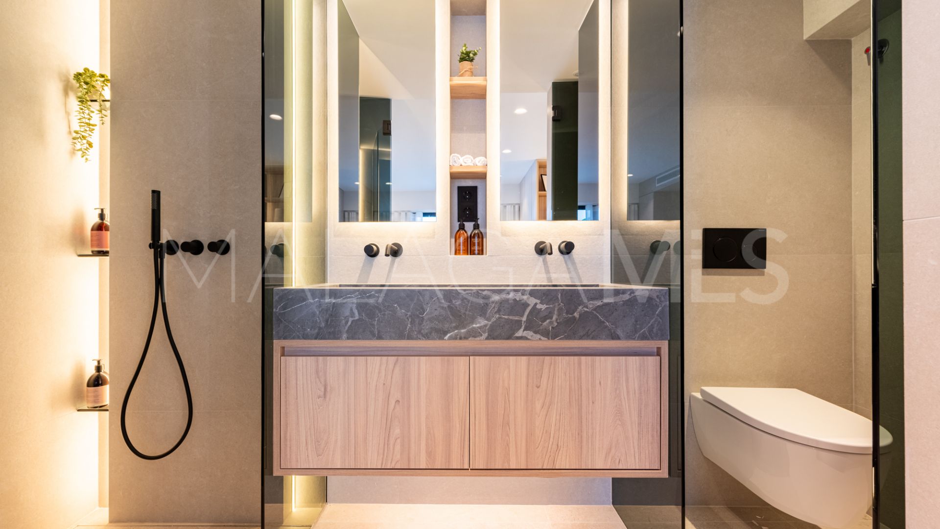 Villa for sale in Nueva Andalucia de 4 bedrooms