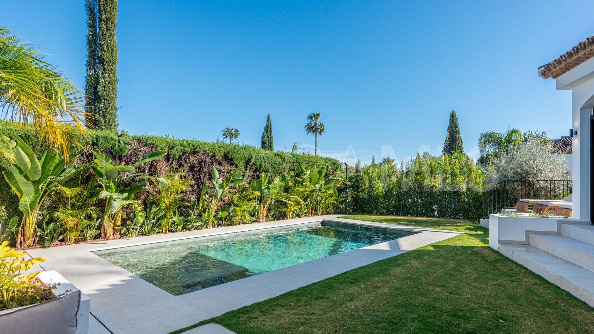 Villa for sale in Nueva Andalucia de 4 bedrooms