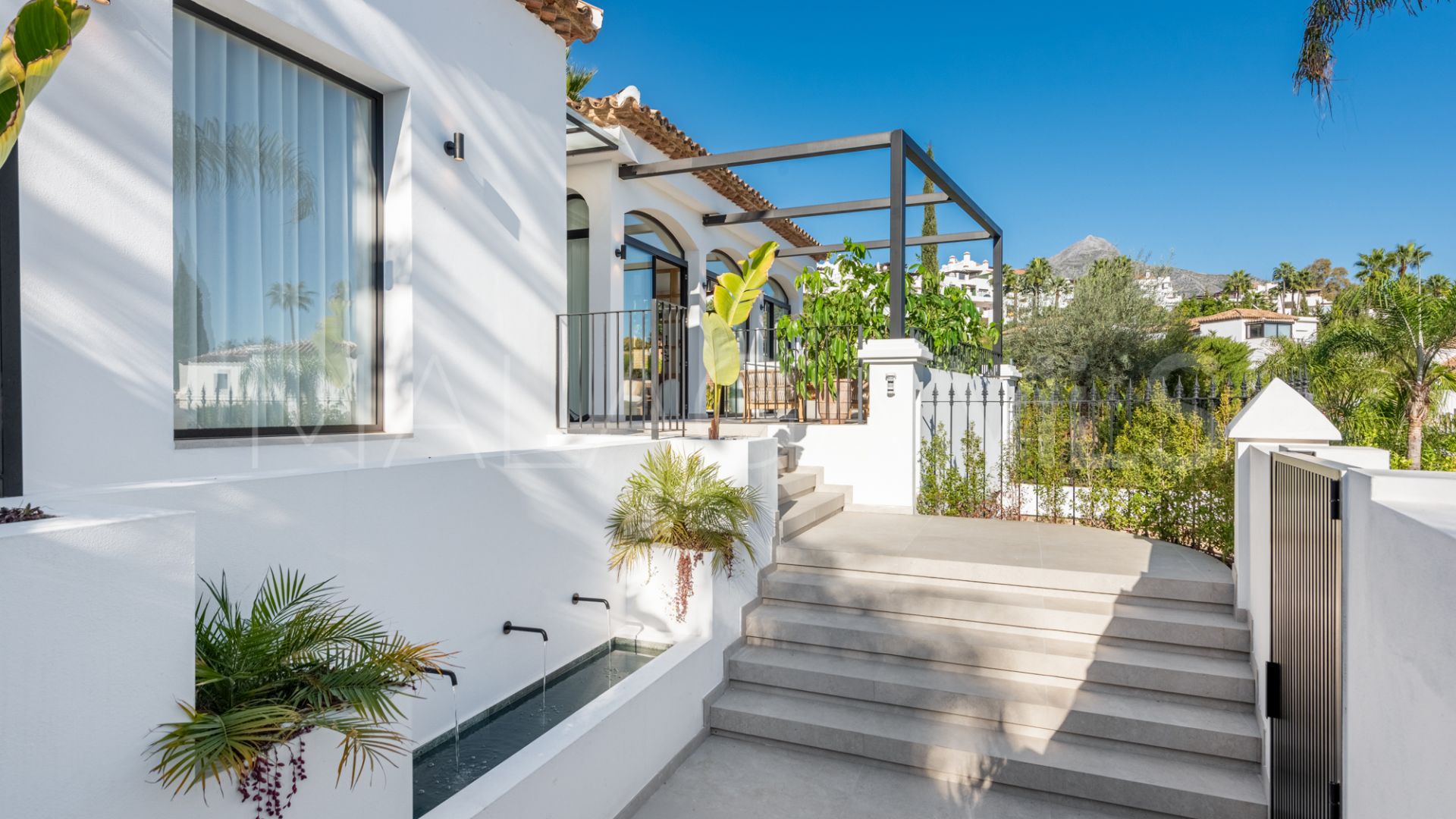 Villa for sale in Nueva Andalucia de 4 bedrooms