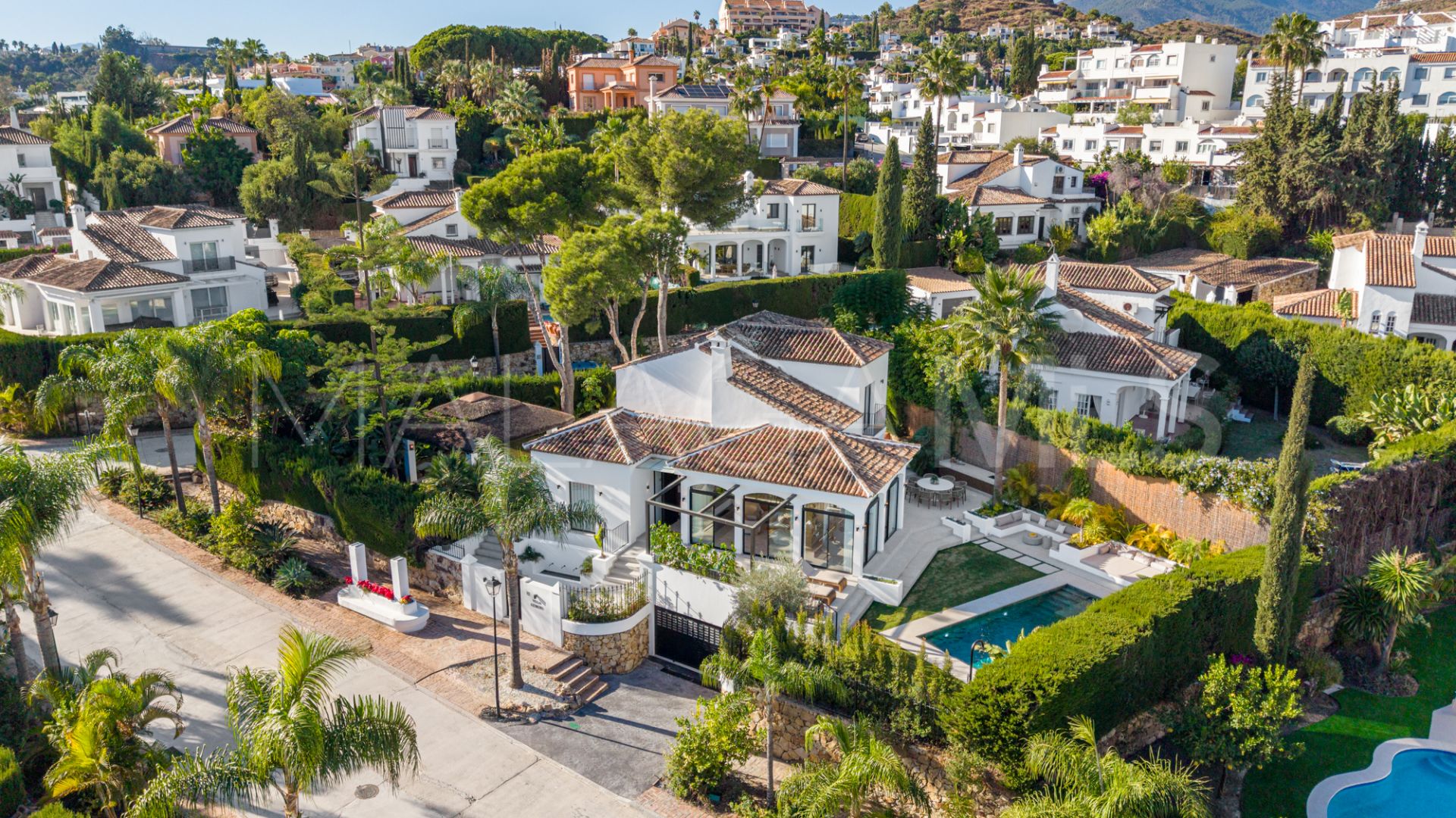 Villa for sale in Nueva Andalucia de 4 bedrooms