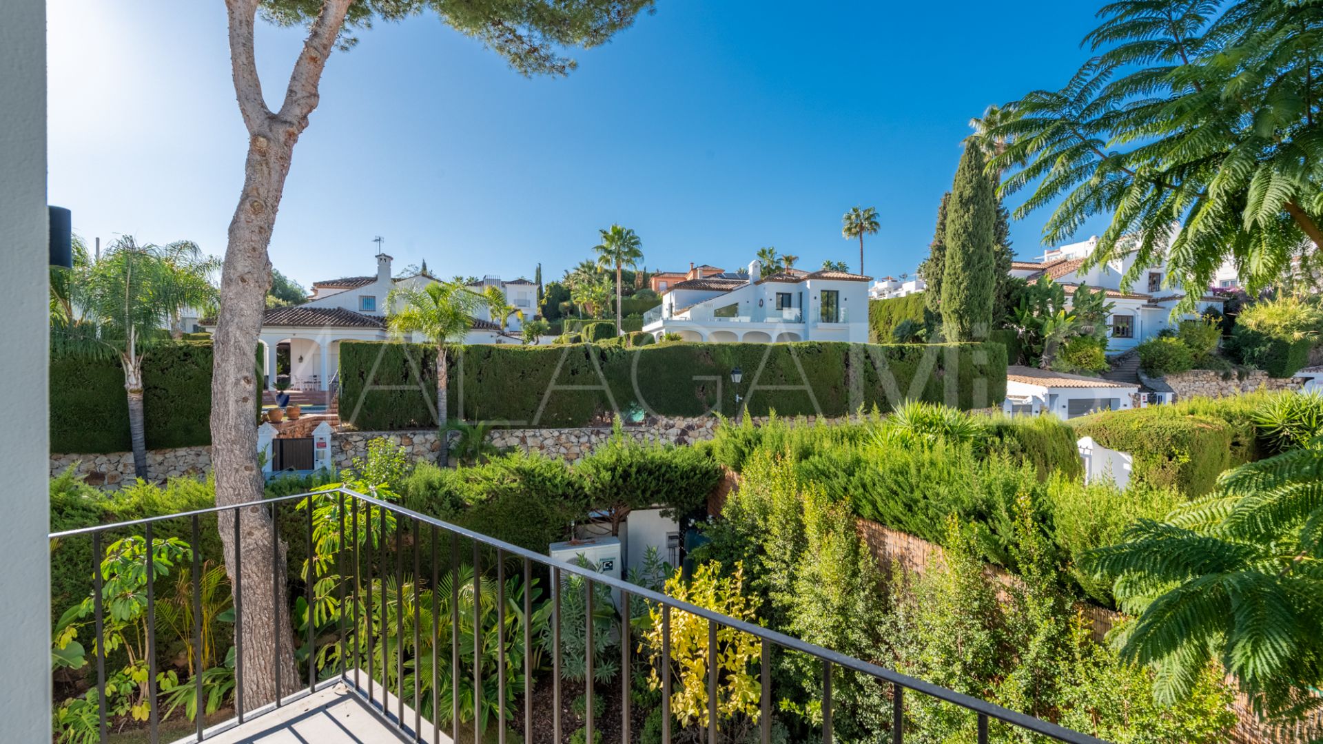 Villa for sale in Nueva Andalucia de 4 bedrooms