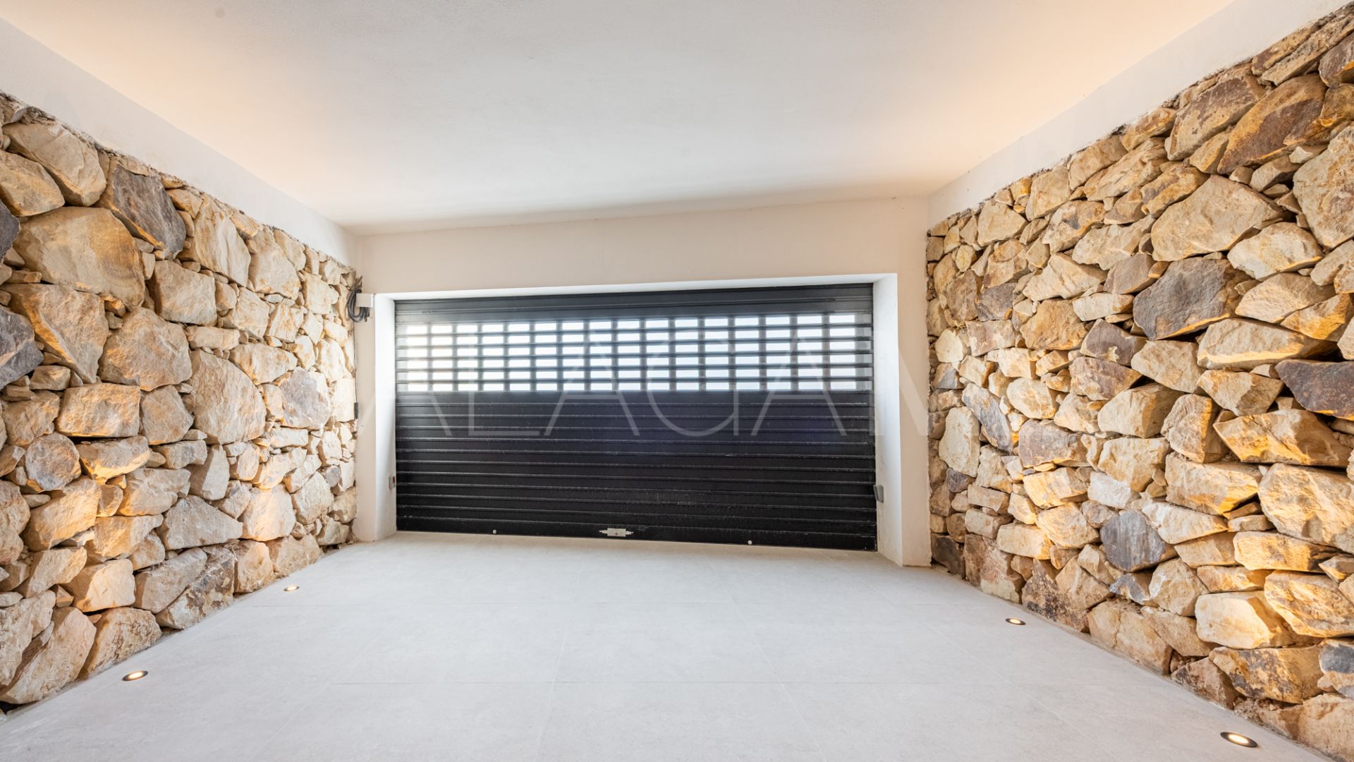 Villa for sale in Nueva Andalucia de 4 bedrooms