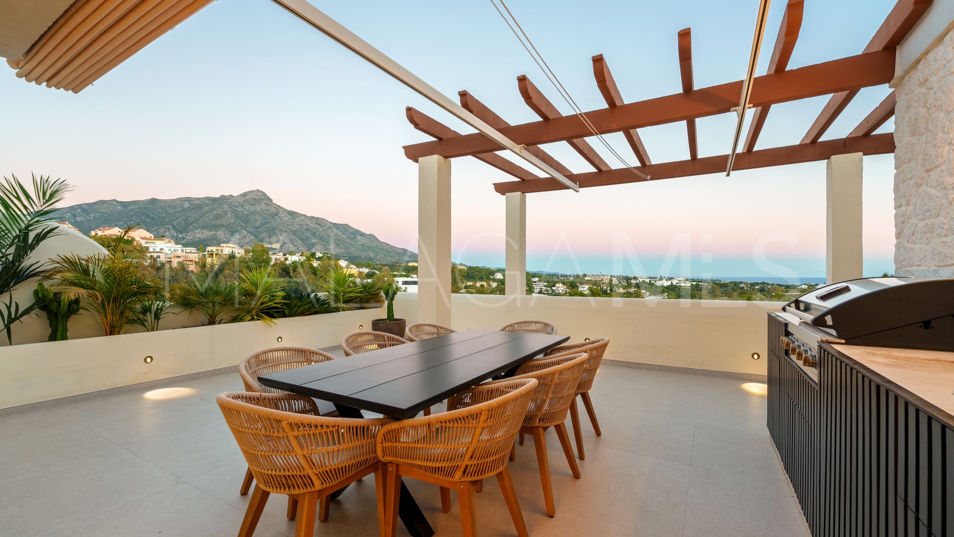 Duplex penthouse for sale in Palacetes Los Belvederes with 3 bedrooms