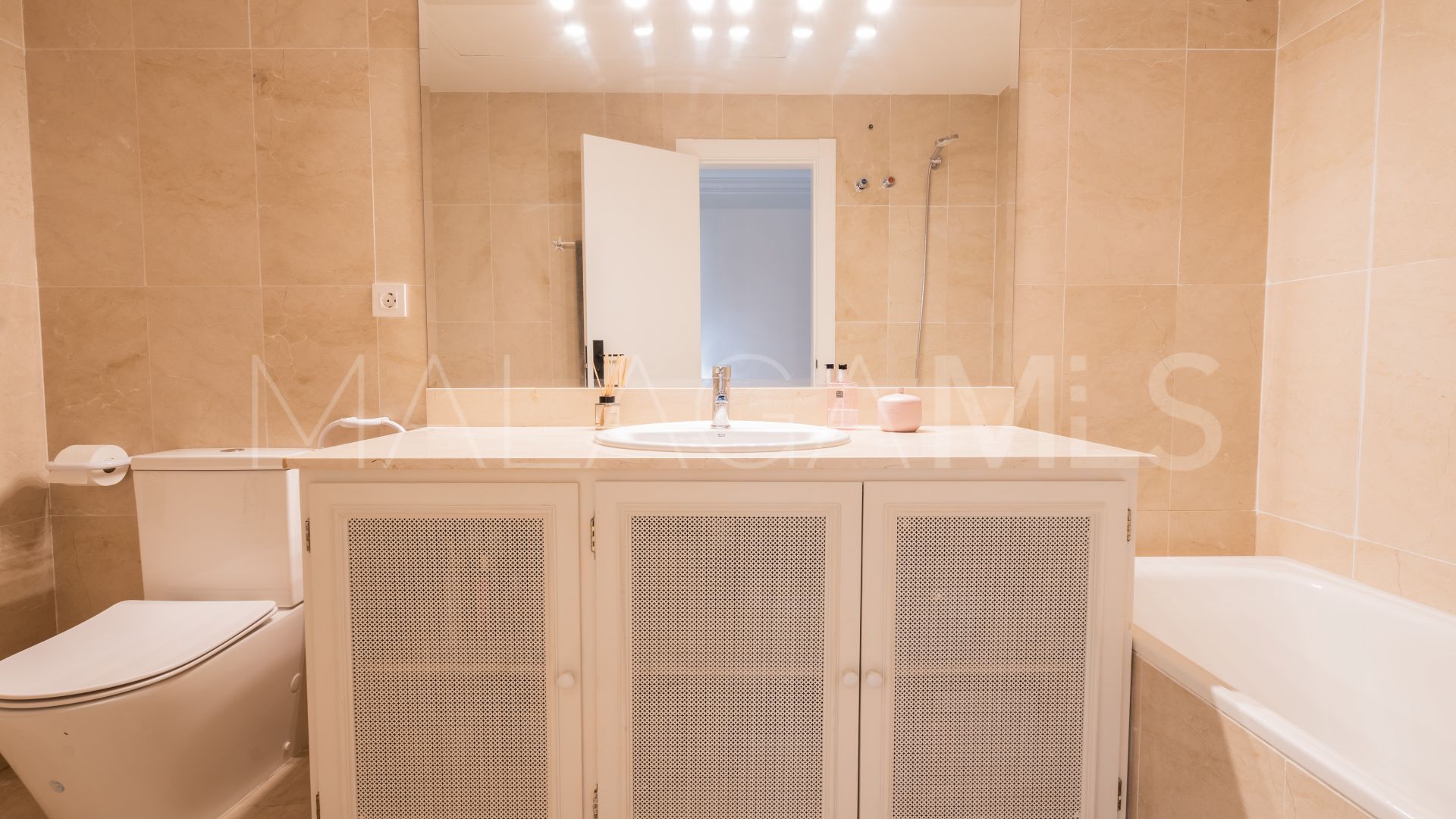 Las Encinas, adosado a la venta with 3 bedrooms