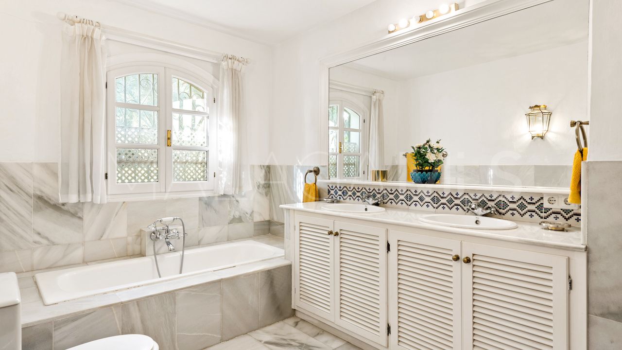 Benahavis, villa for sale with 6 bedrooms