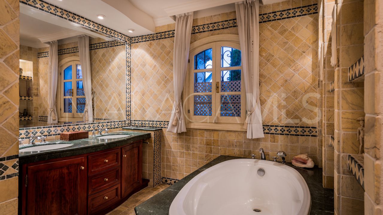 Benahavis, villa for sale with 6 bedrooms