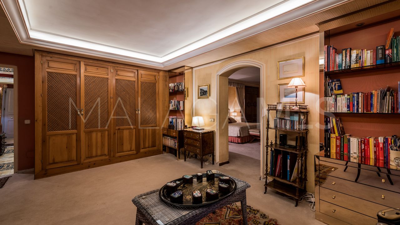 Benahavis, villa for sale with 6 bedrooms