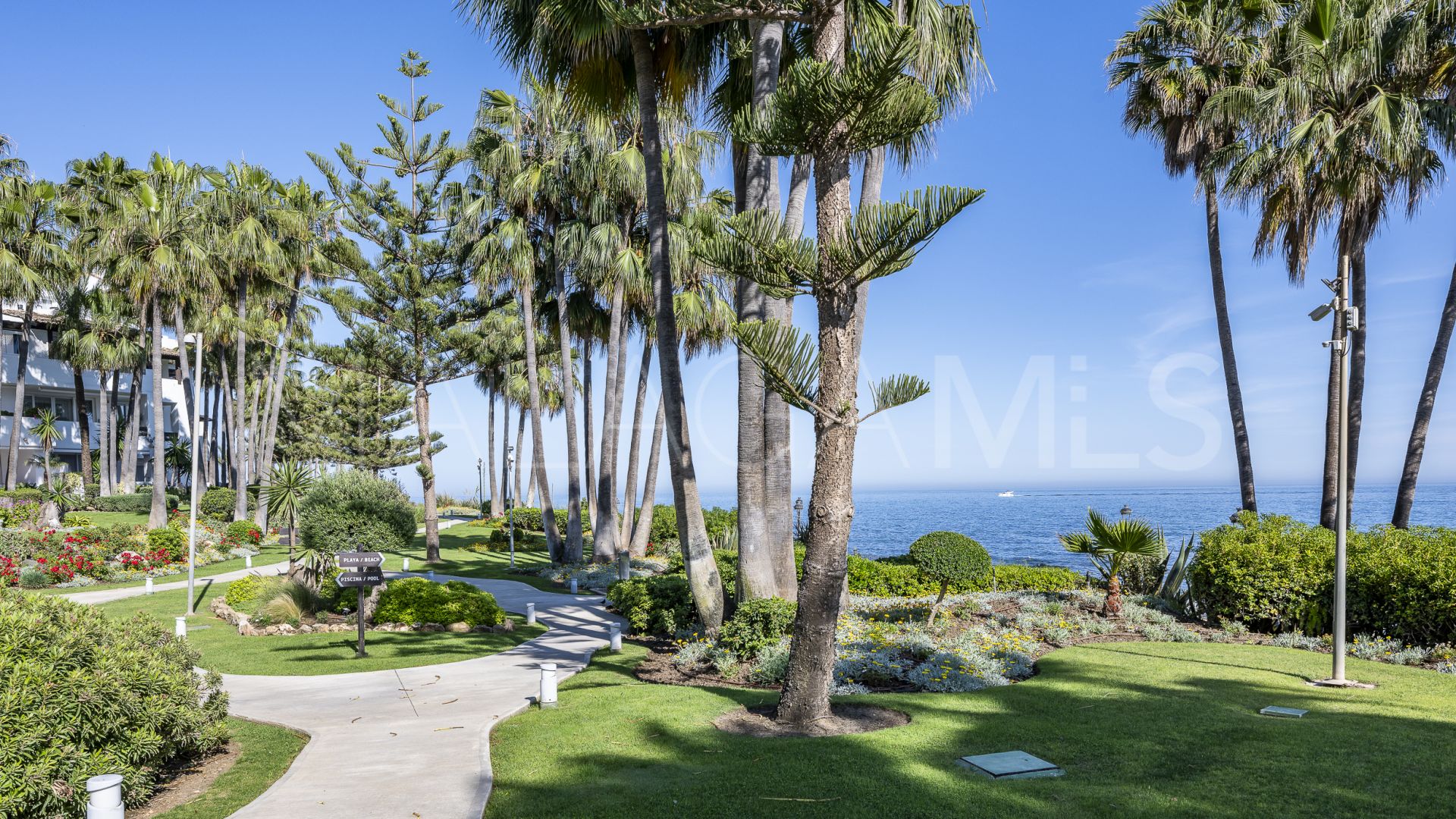 Apartamento planta baja for sale in Marina Puente Romano