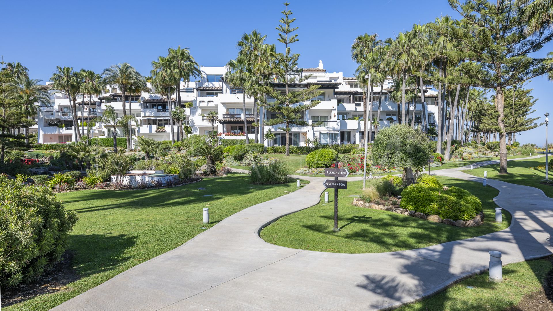 Apartamento planta baja for sale in Marina Puente Romano