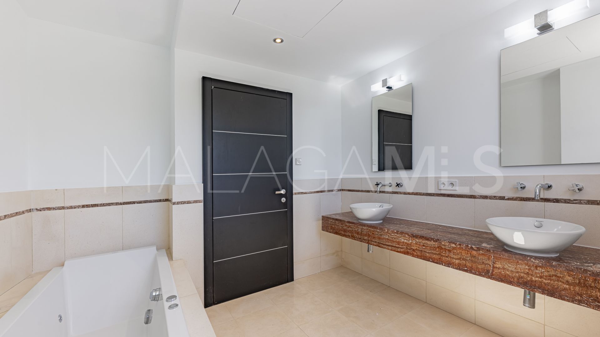 Maison de ville for sale in Meisho Hills