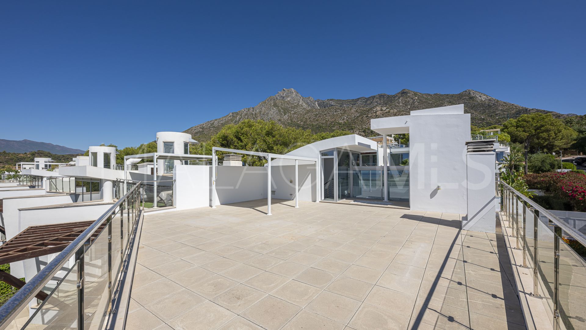 Maison de ville for sale in Meisho Hills