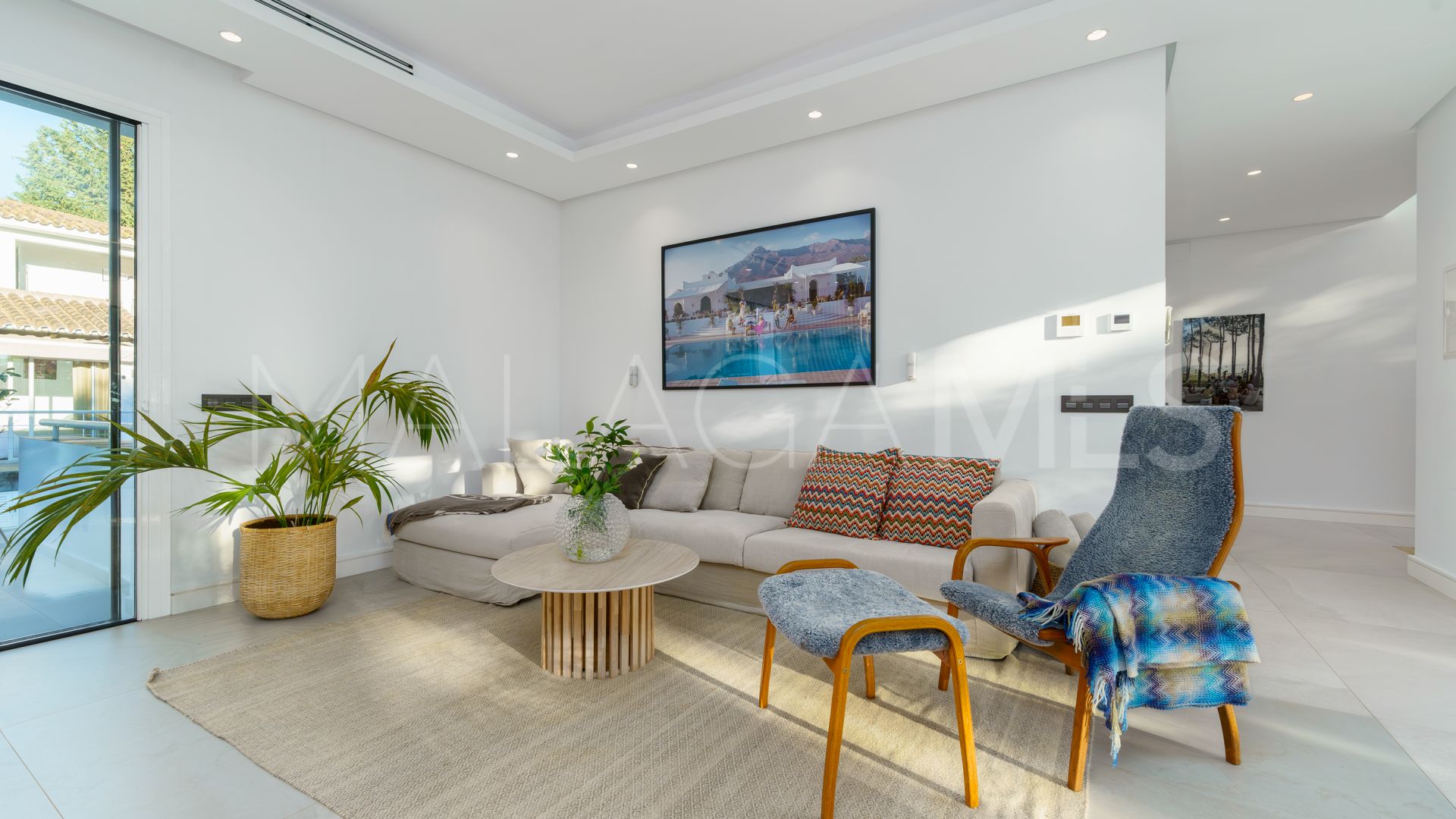 Villa for sale in Nueva Andalucia